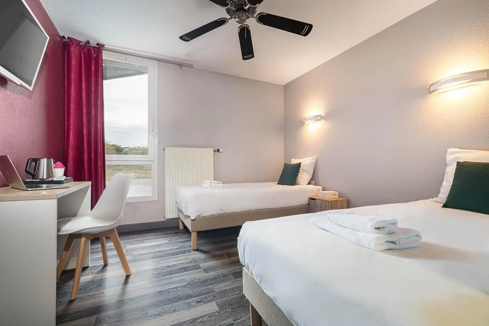 Bedroom, Bed in Logis Hôtel Restaurant L'Abri Bedroom, Bed in Logis Hôtel Restaurant L'Abri