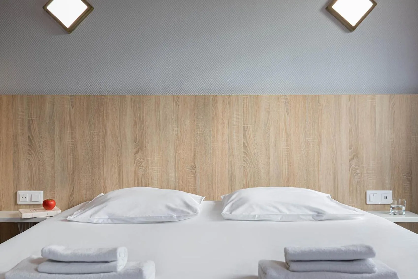 Bedroom, Bed in Logis Hôtel Restaurant L'Abri