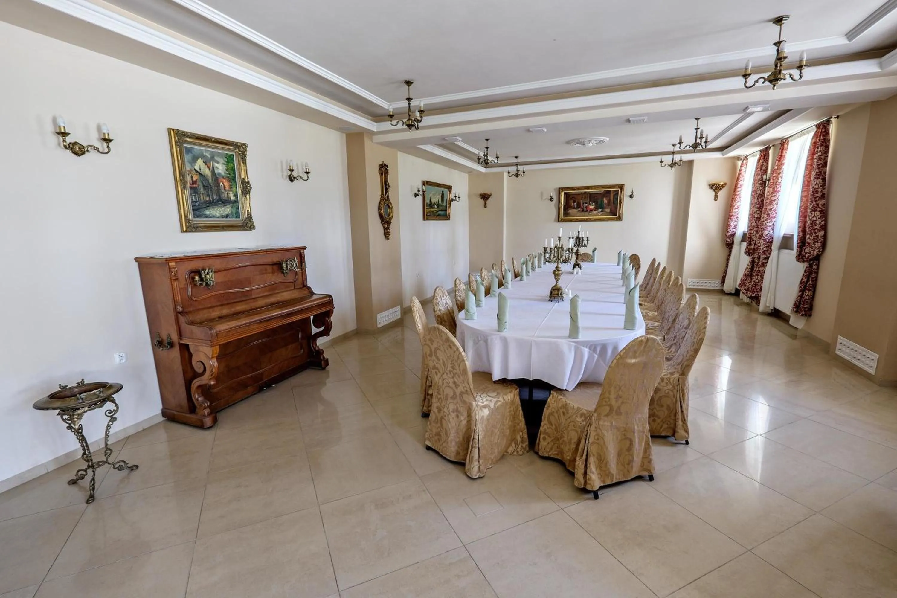 Dining area in Dwór Stary Chotów
