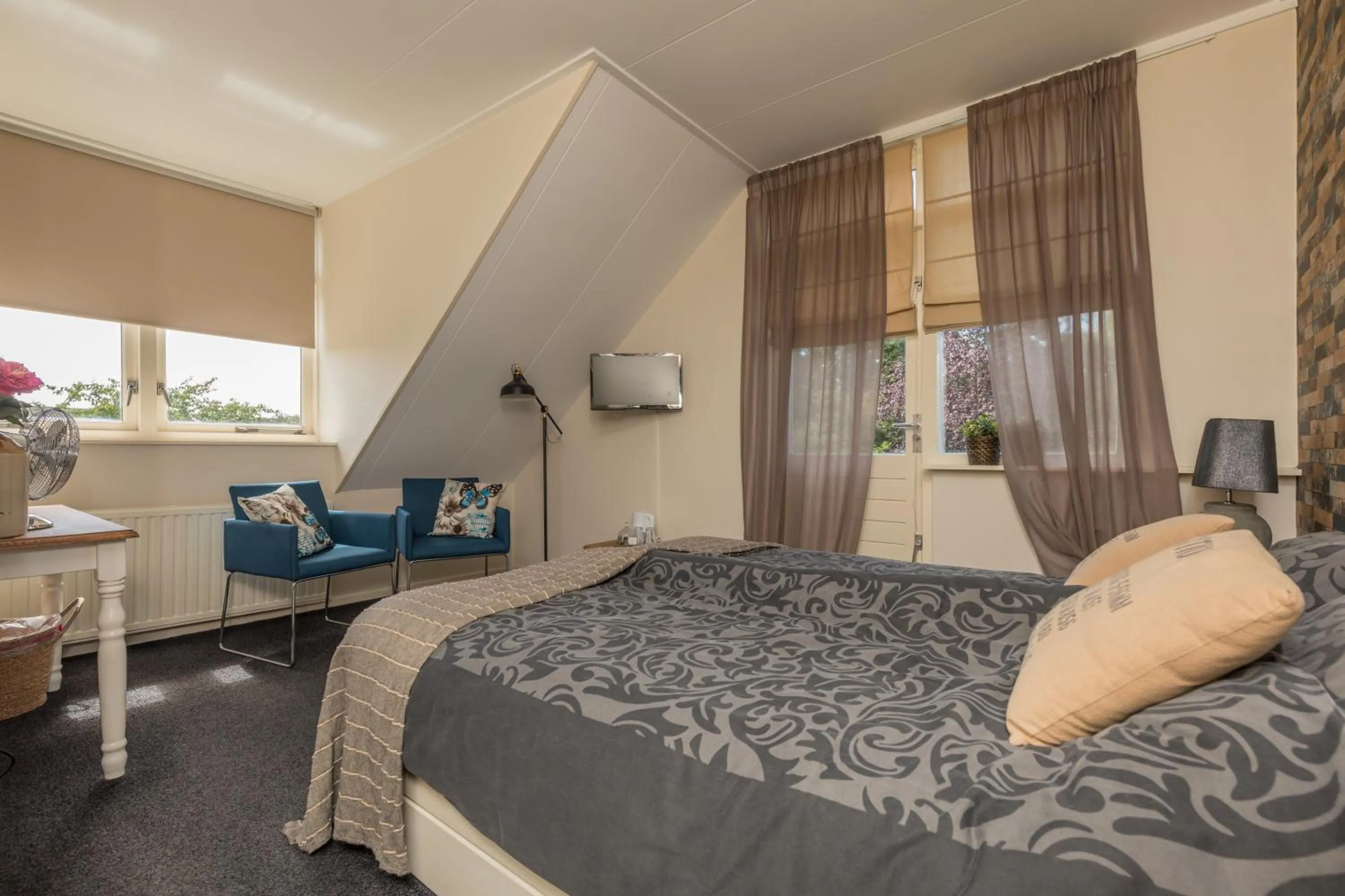 Bedroom, Bed in Hotel-Restaurant van der Weijde