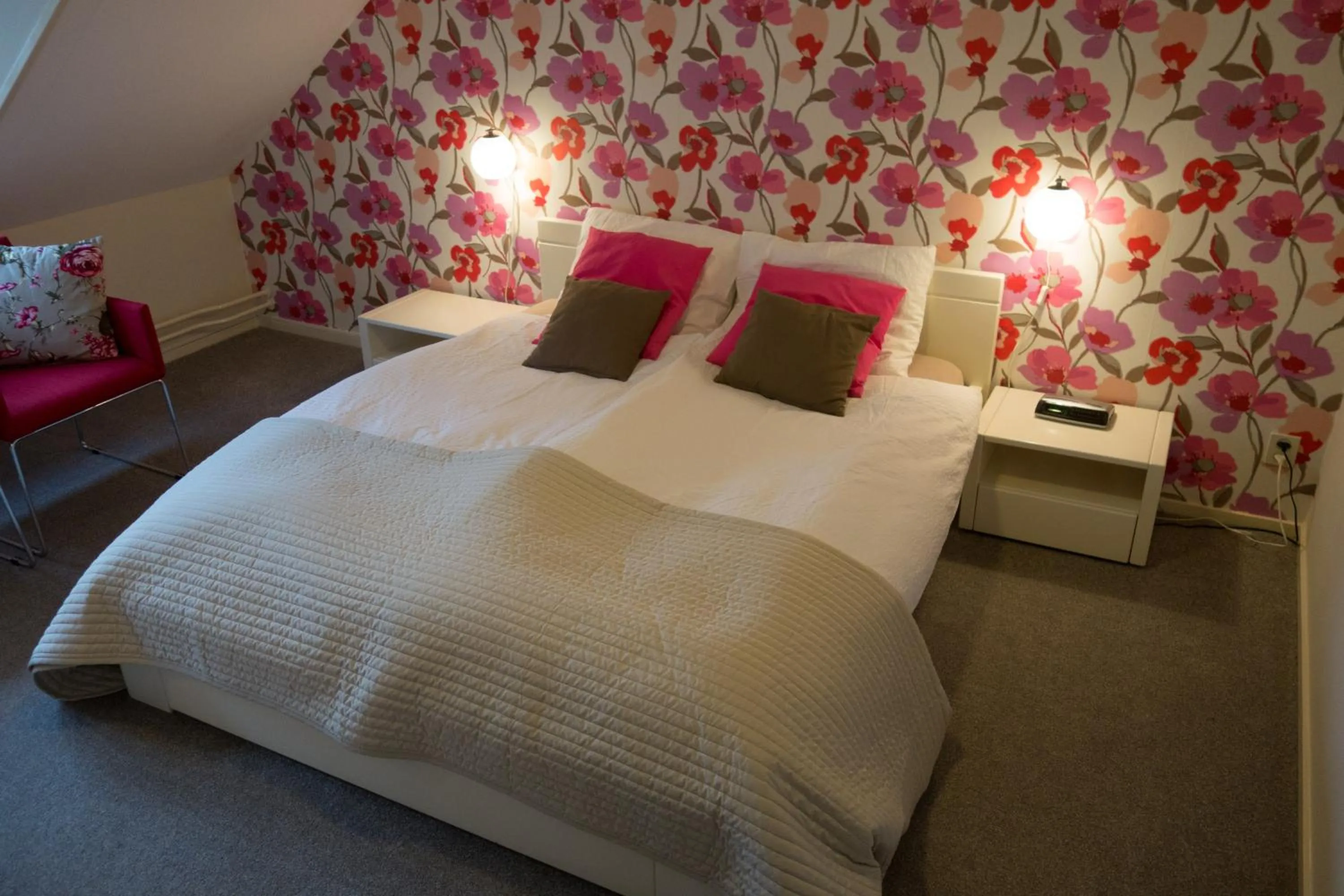 Bedroom, Bed in Hotel-Restaurant van der Weijde