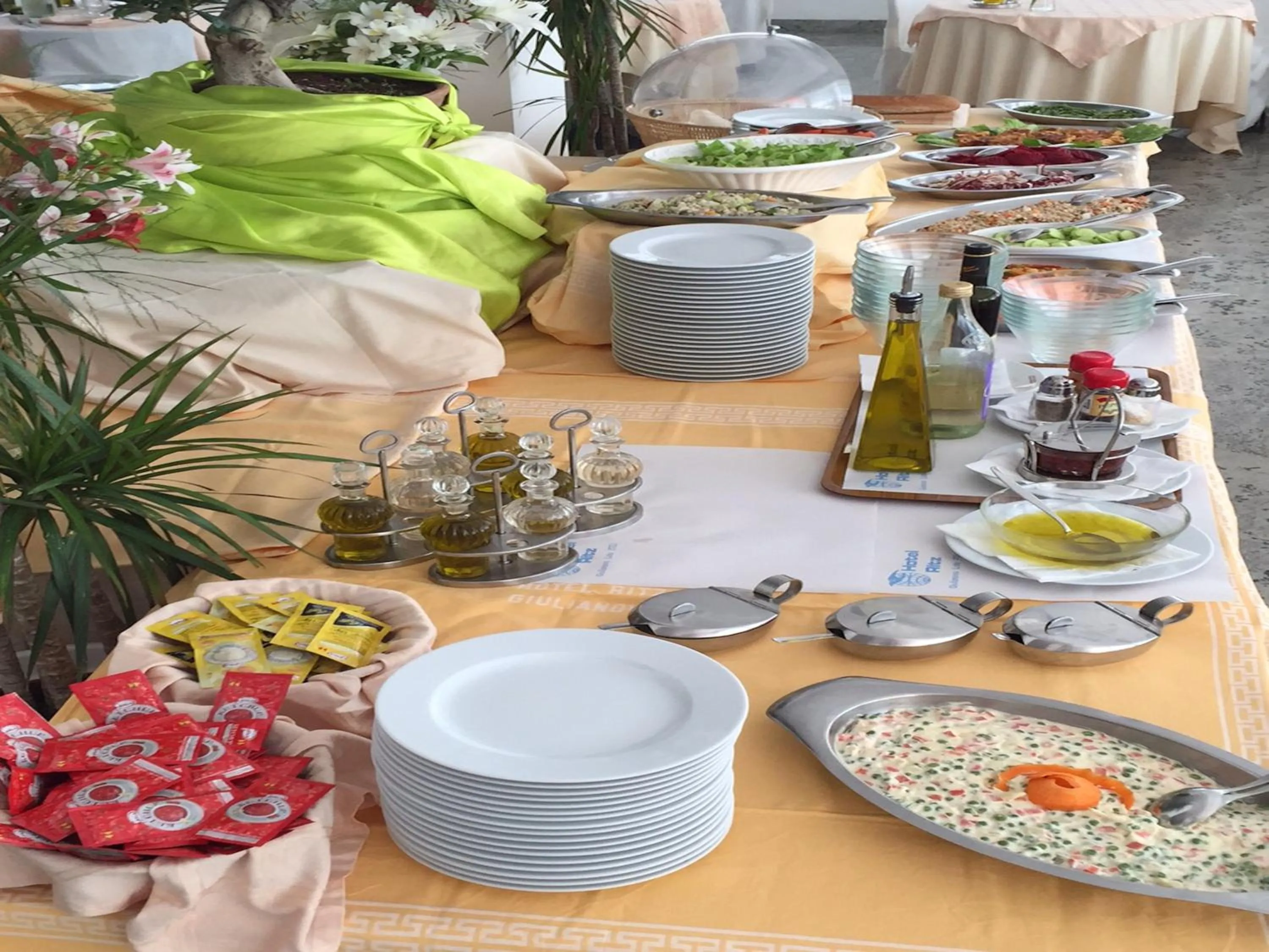 Restaurant/places to eat in Zenit Hotel