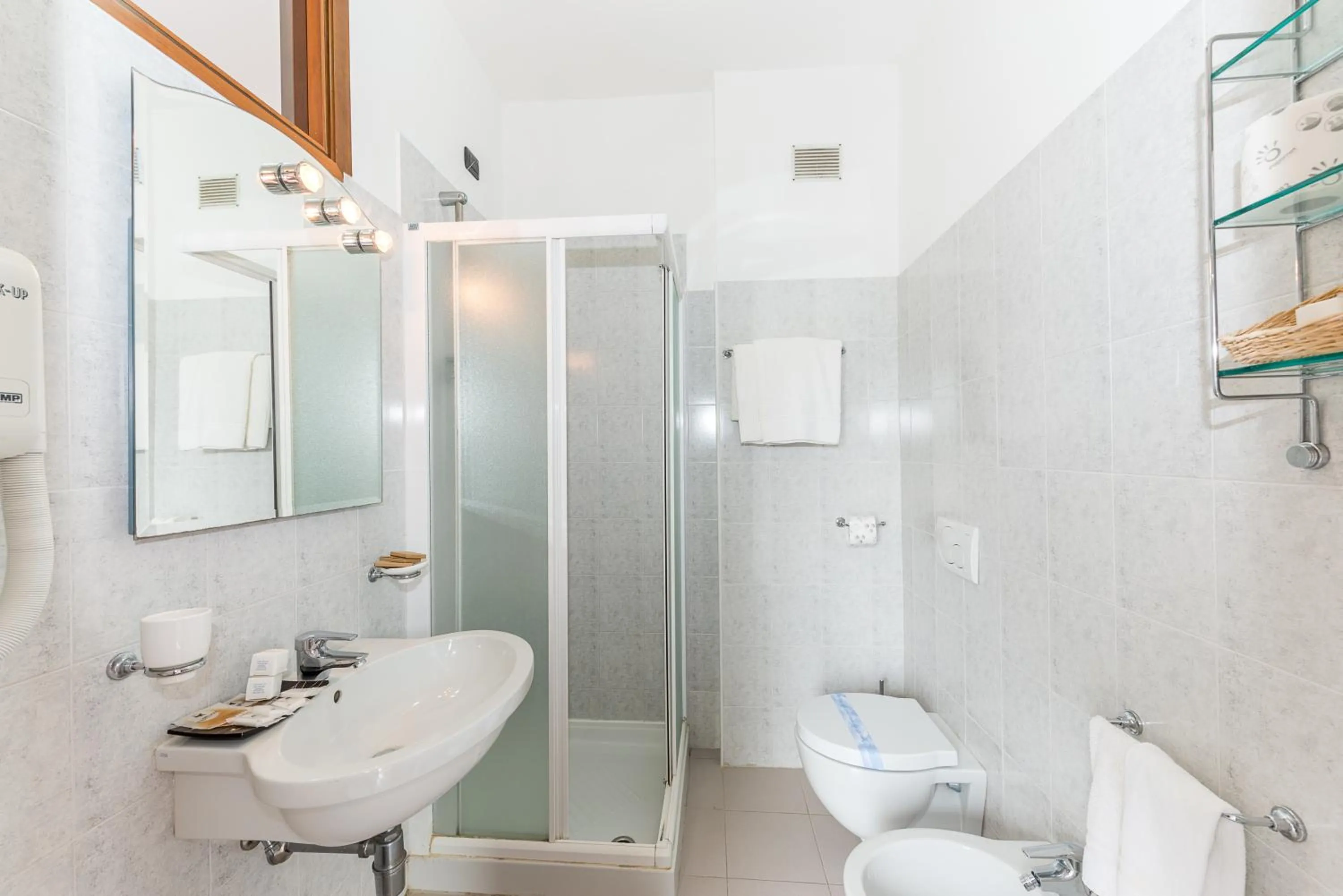 Bathroom in Zenit Hotel