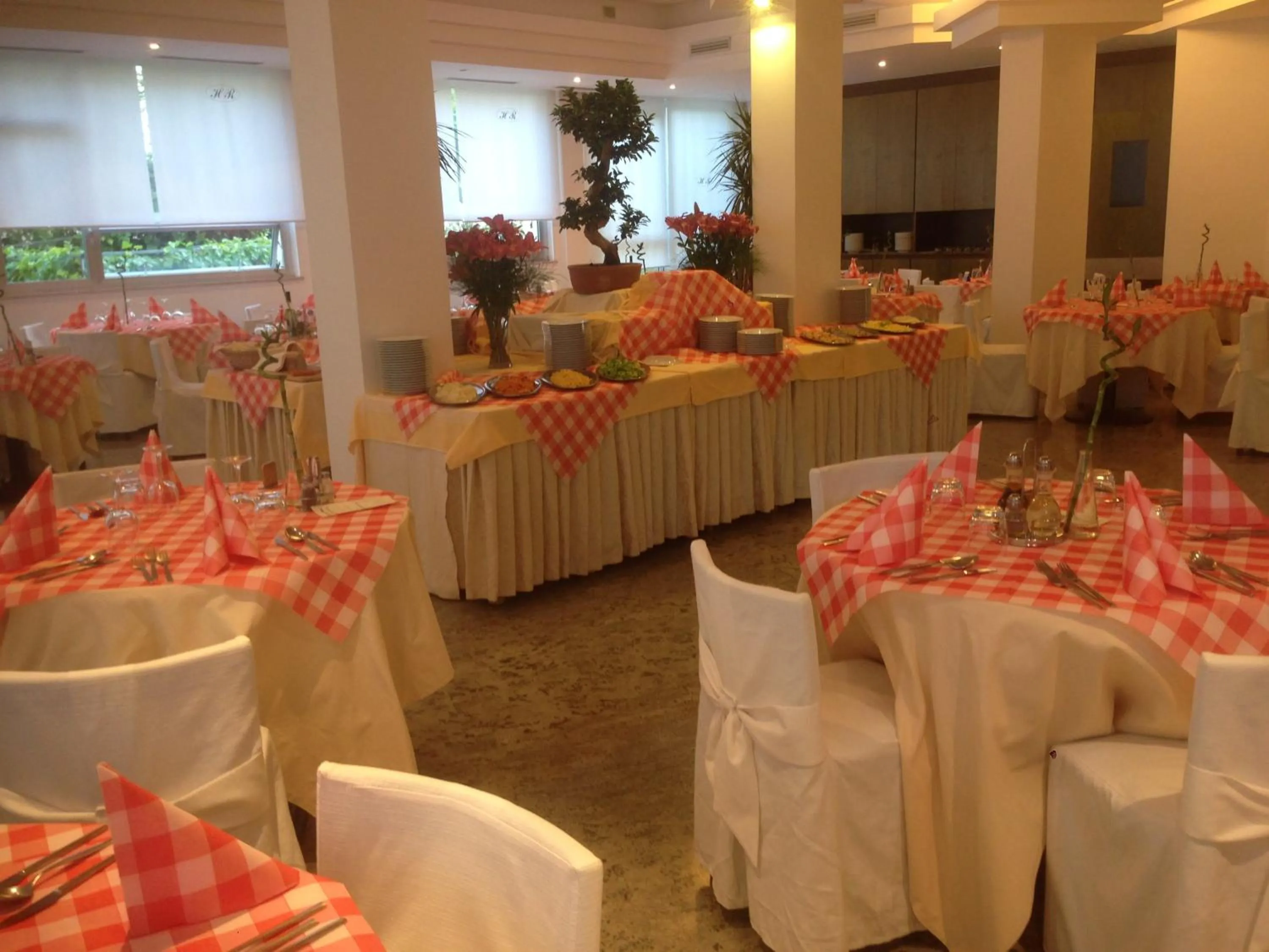 Dining area in Zenit Hotel