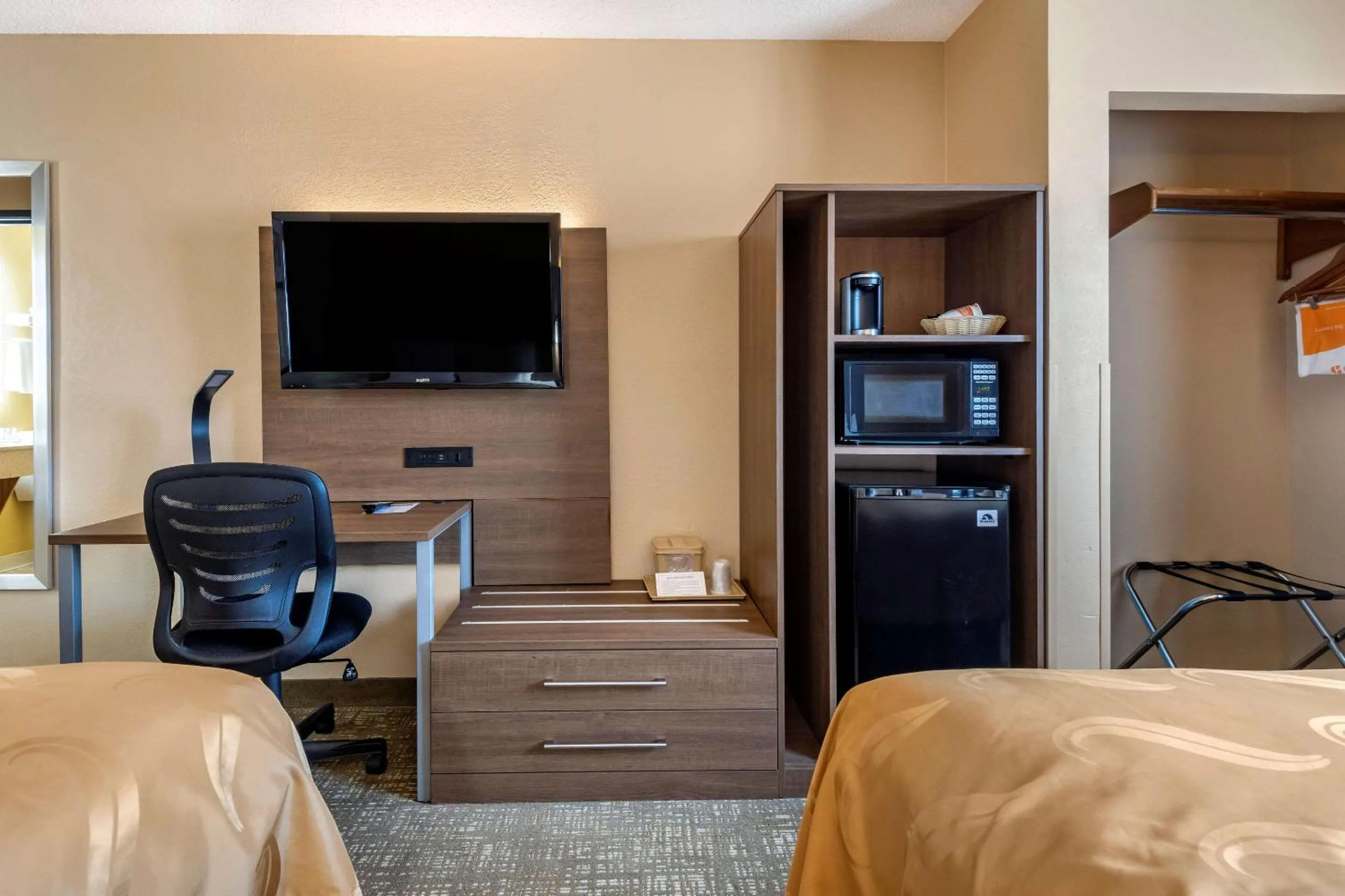 Photo of the whole room, Bed in Quality Inn Sanford - Kennebunk