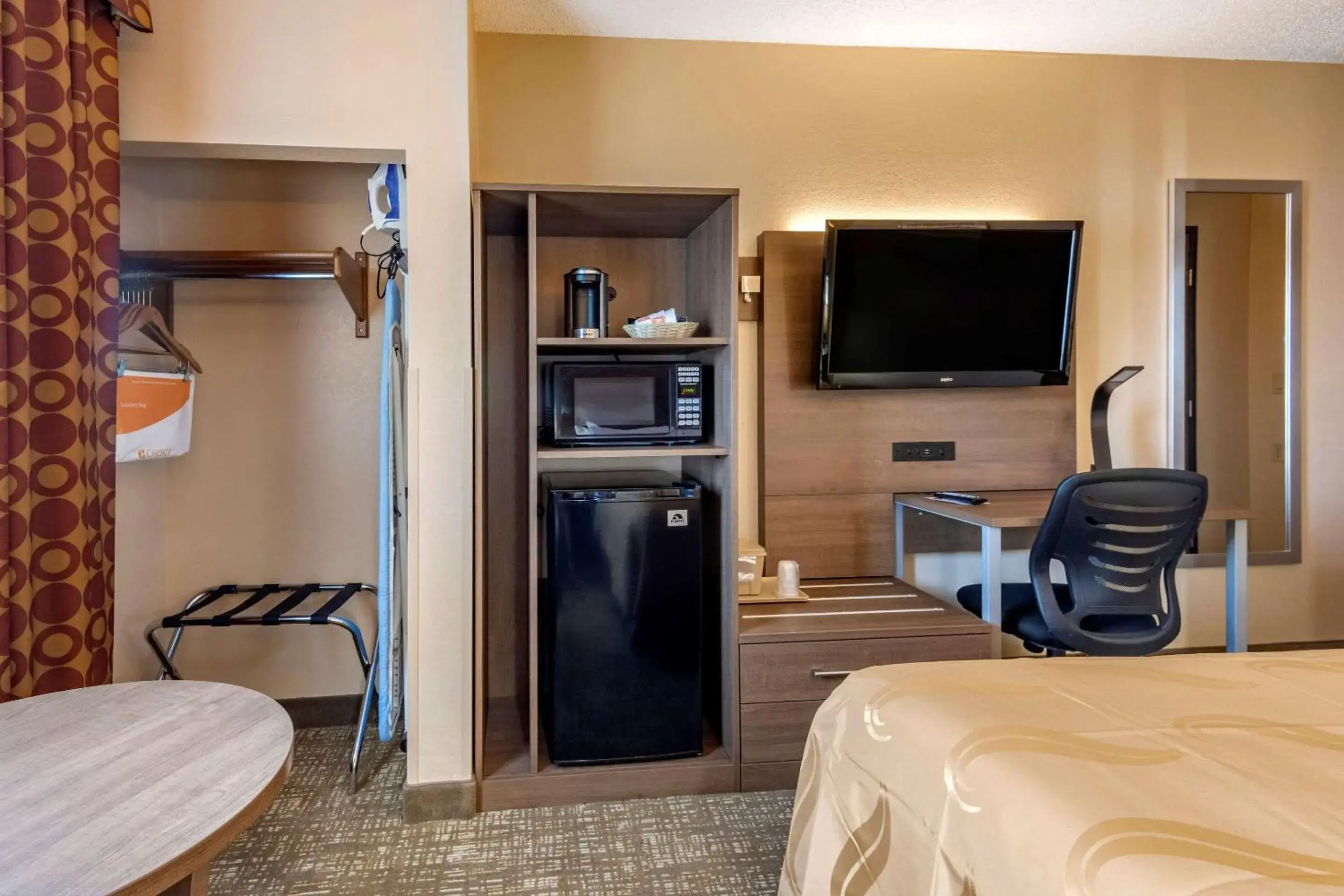 Photo of the whole room, Bed in Quality Inn Photo of the whole room, Bed in Quality Inn