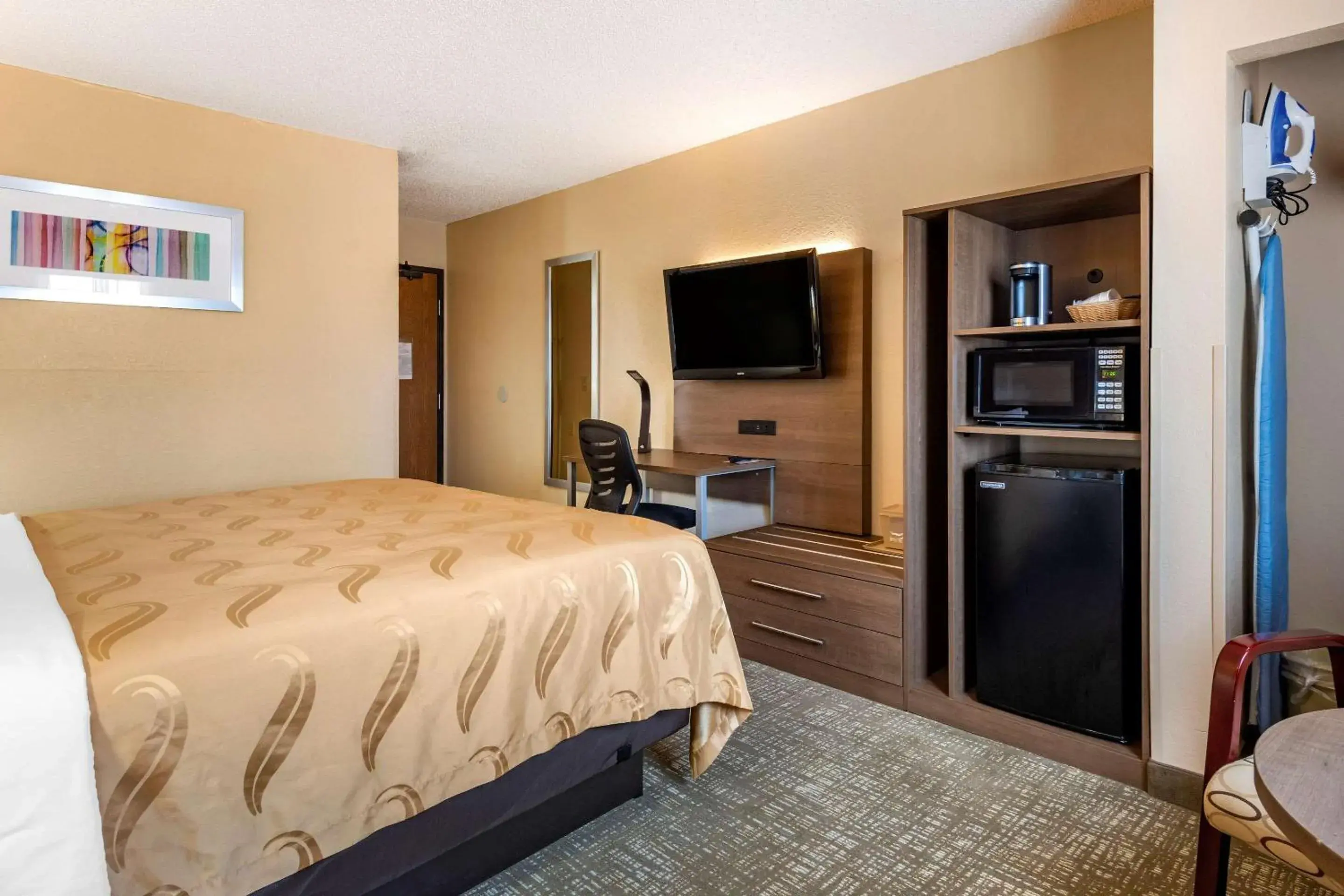 Photo of the whole room, Bed in Quality Inn Photo of the whole room, Bed in Quality Inn