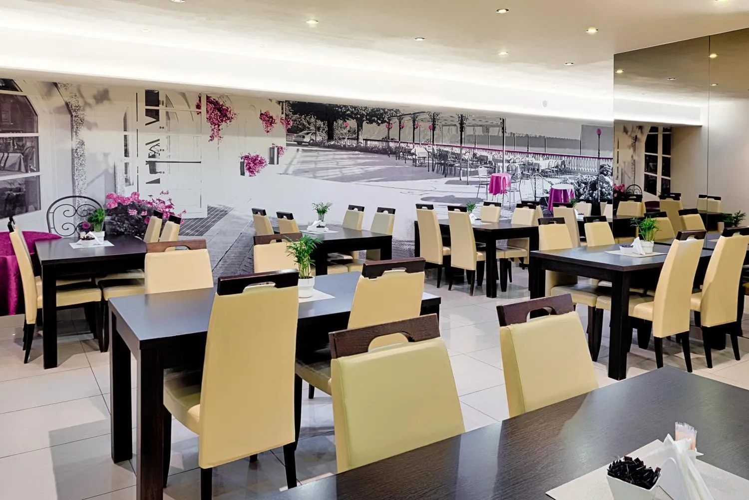 Dining area in Boutique Hotel's II Rewolucji