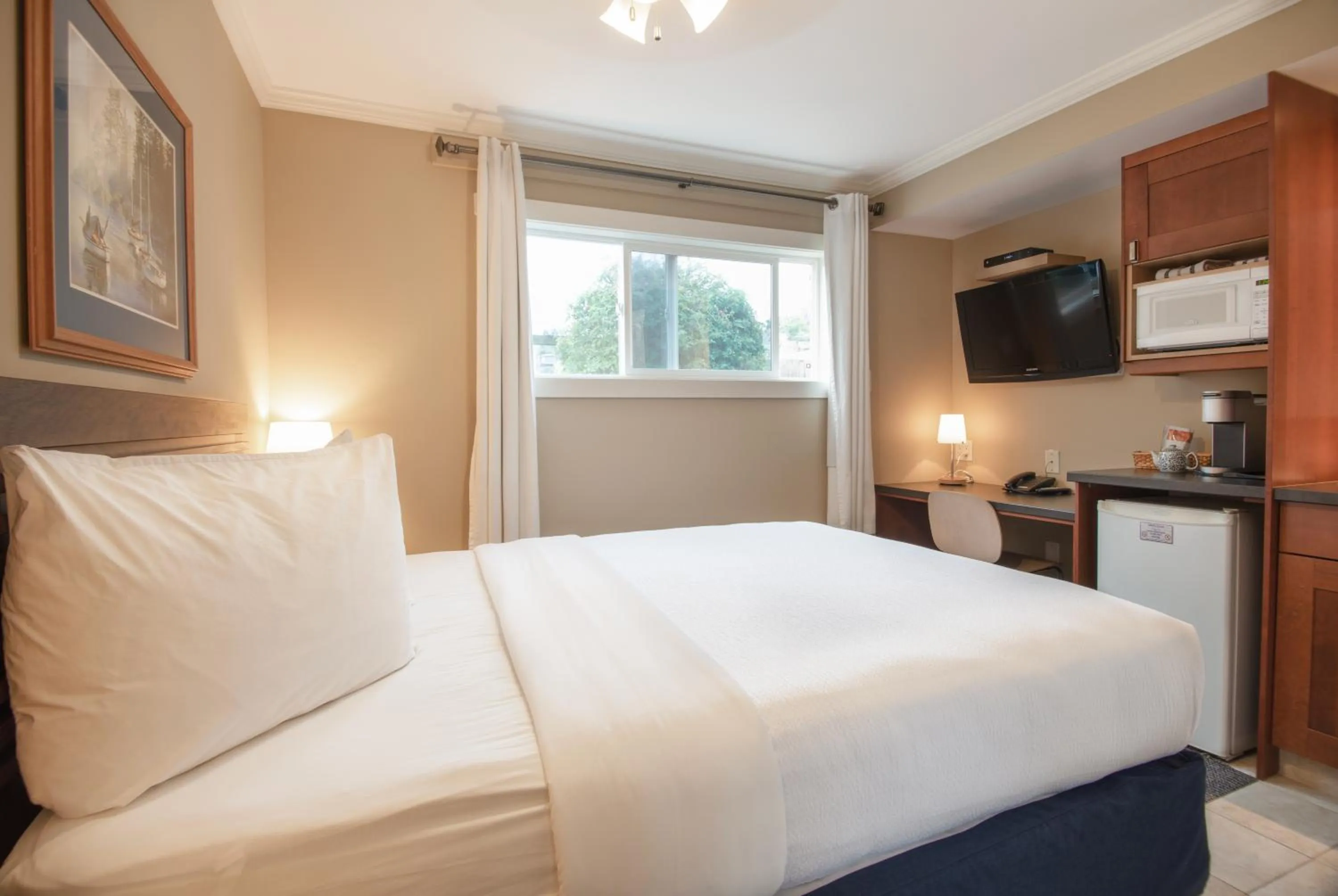 Bed in Buccaneer Inn