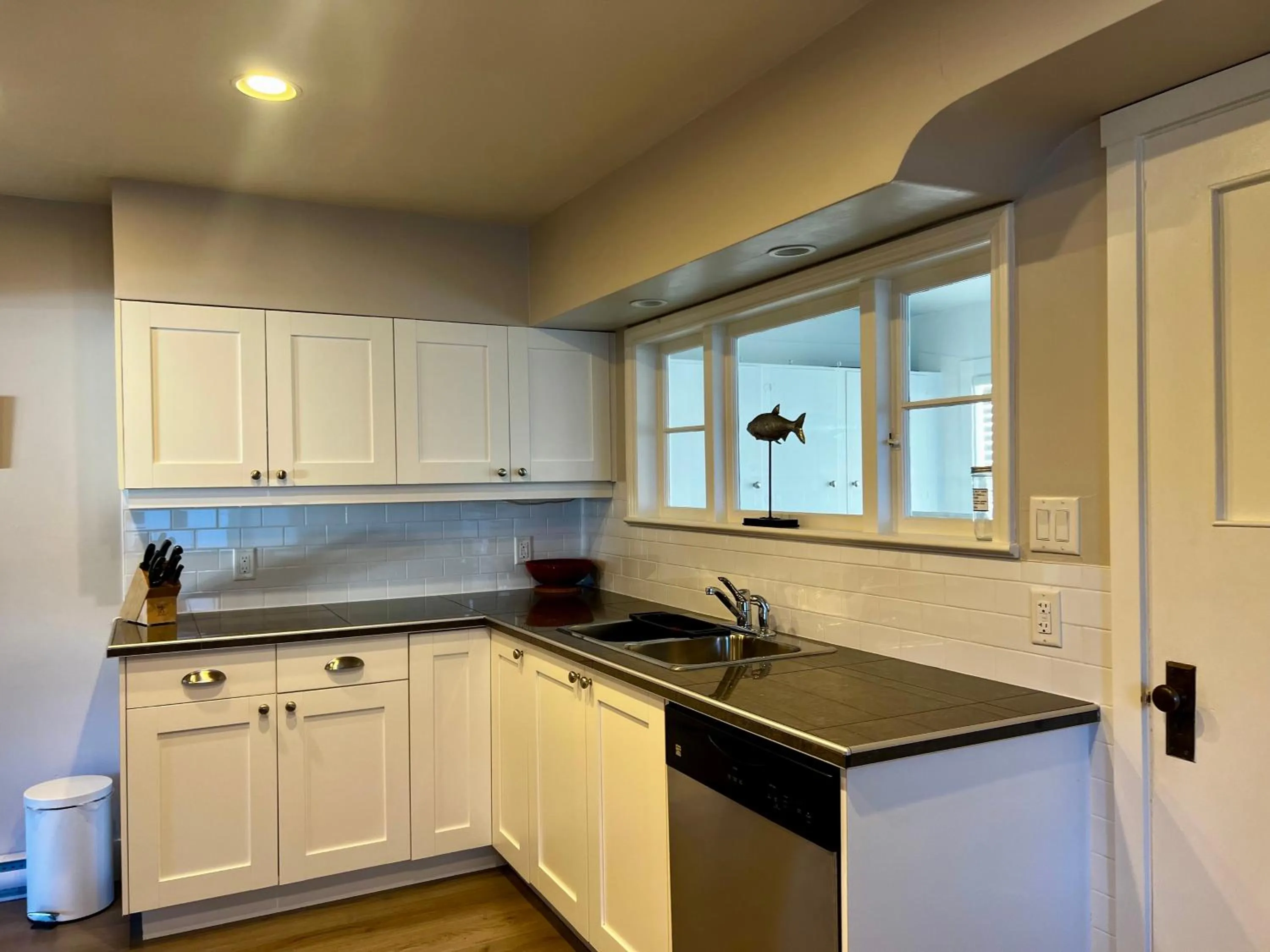 Kitchen or kitchenette in Buccaneer Inn