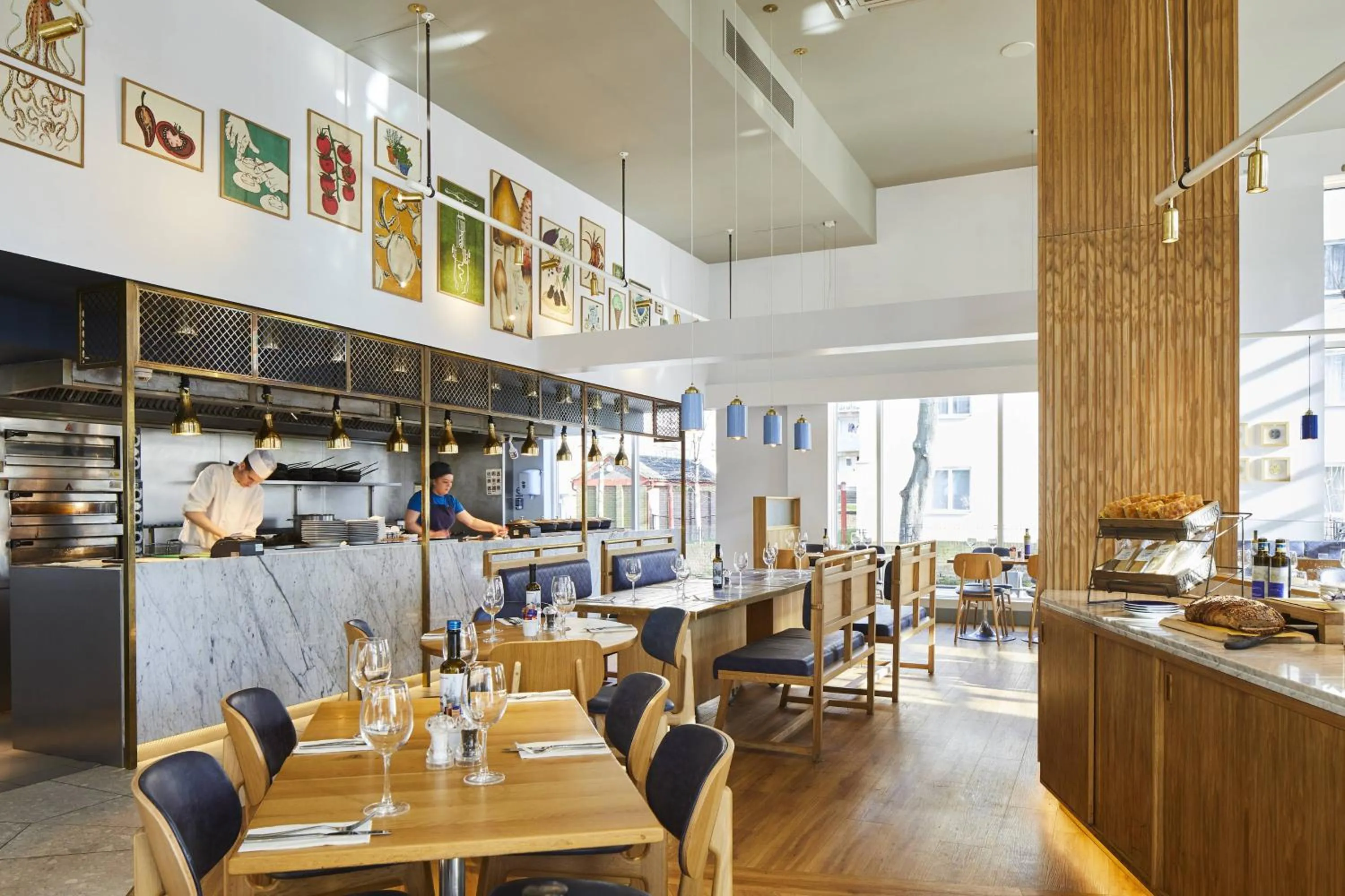 Restaurant/places to eat in London Marriott Maida Vale