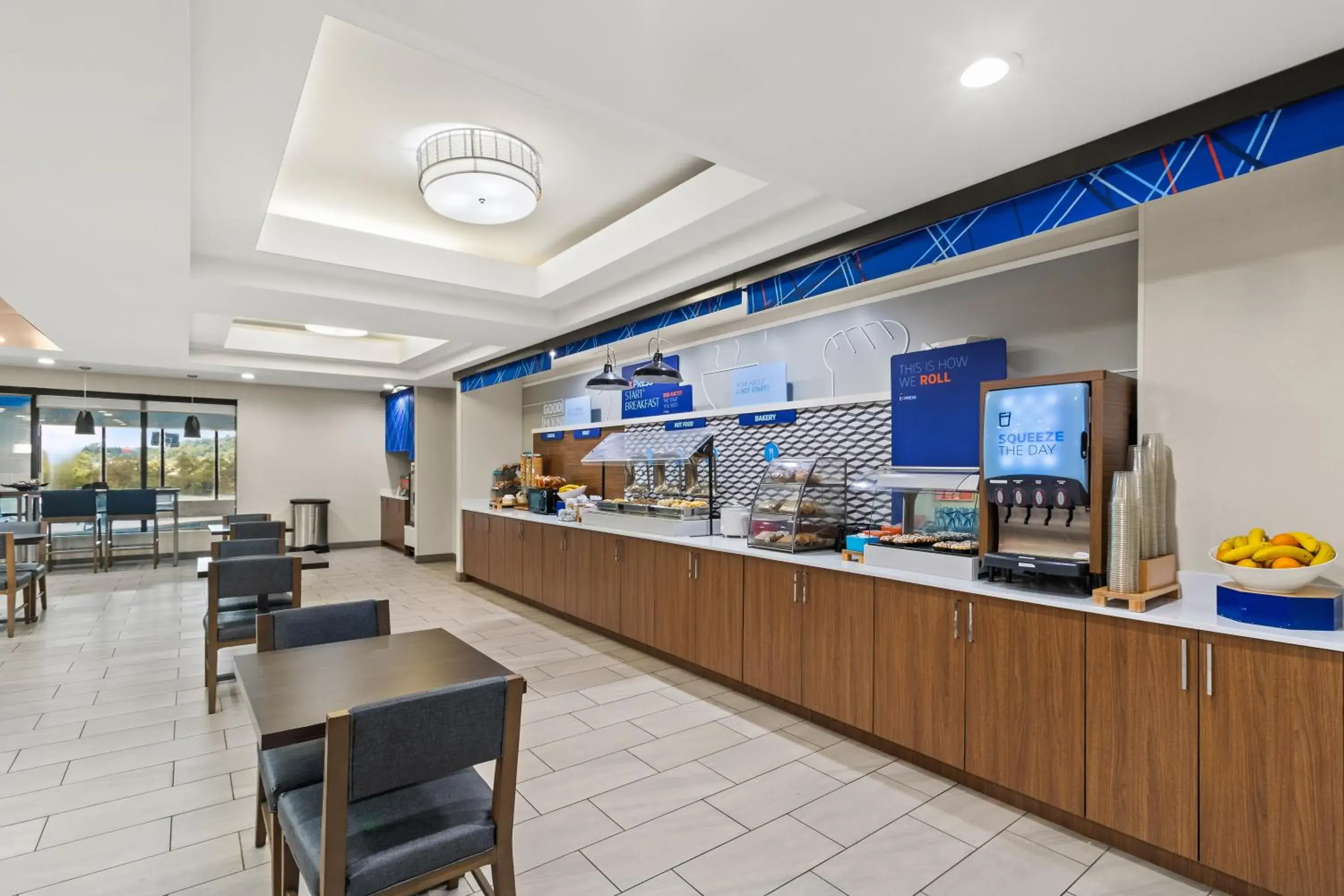 Breakfast in Holiday Inn Express & Suites Fairmont by IHG Breakfast in Holiday Inn Express & Suites Fairmont by IHG