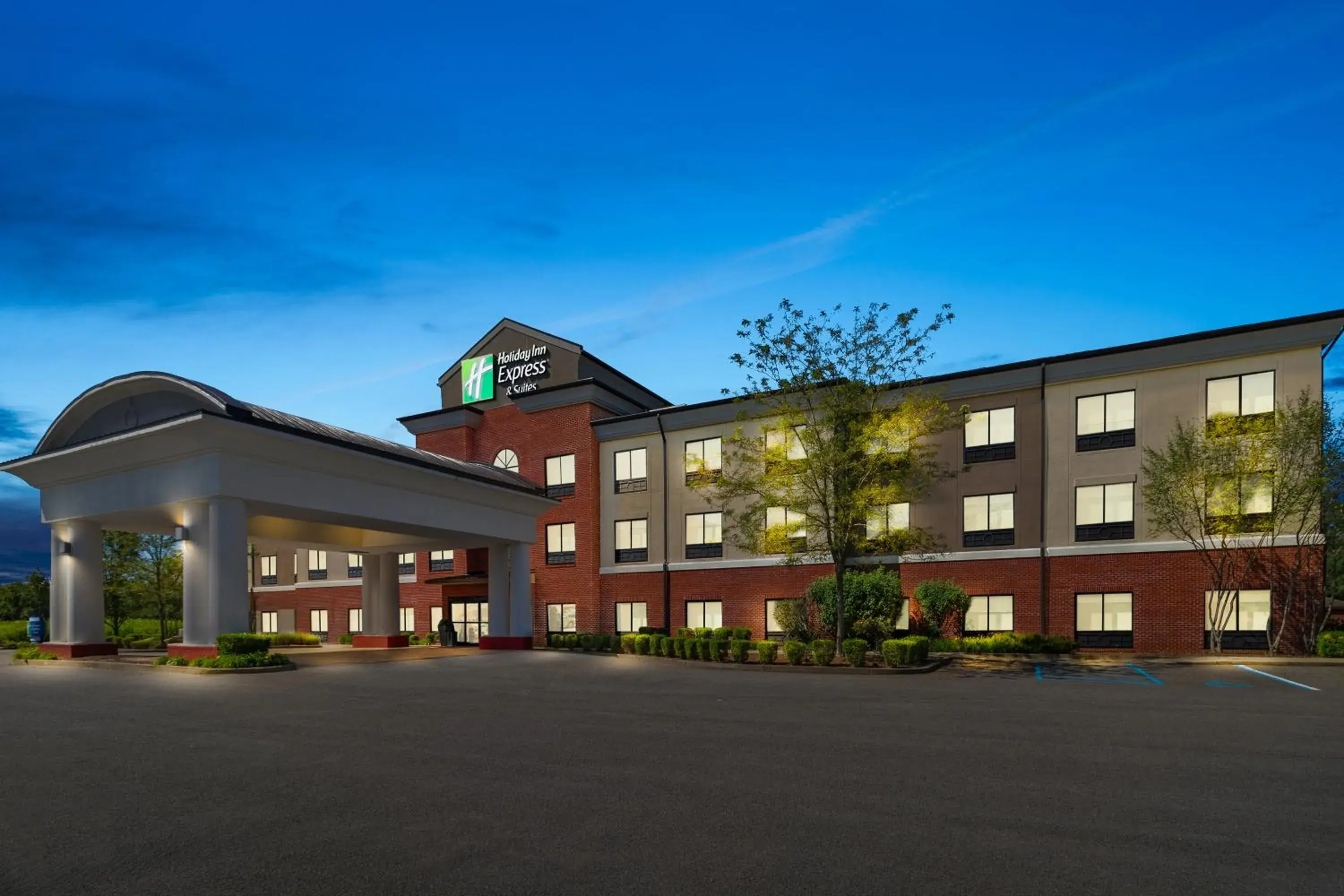 Holiday Inn Express & Suites Fairmont by IHG Holiday Inn Express & Suites Fairmont by IHG