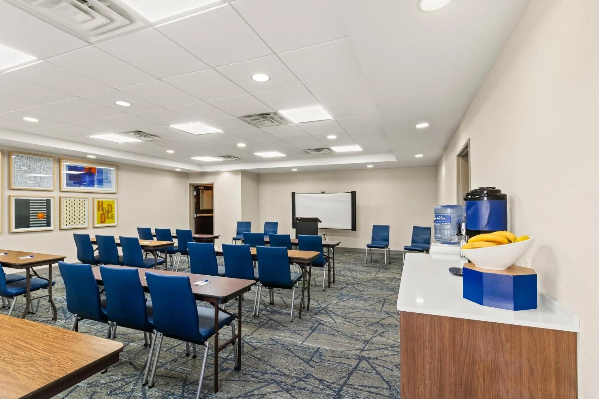 Meeting/conference room in Holiday Inn Express & Suites Fairmont by IHG