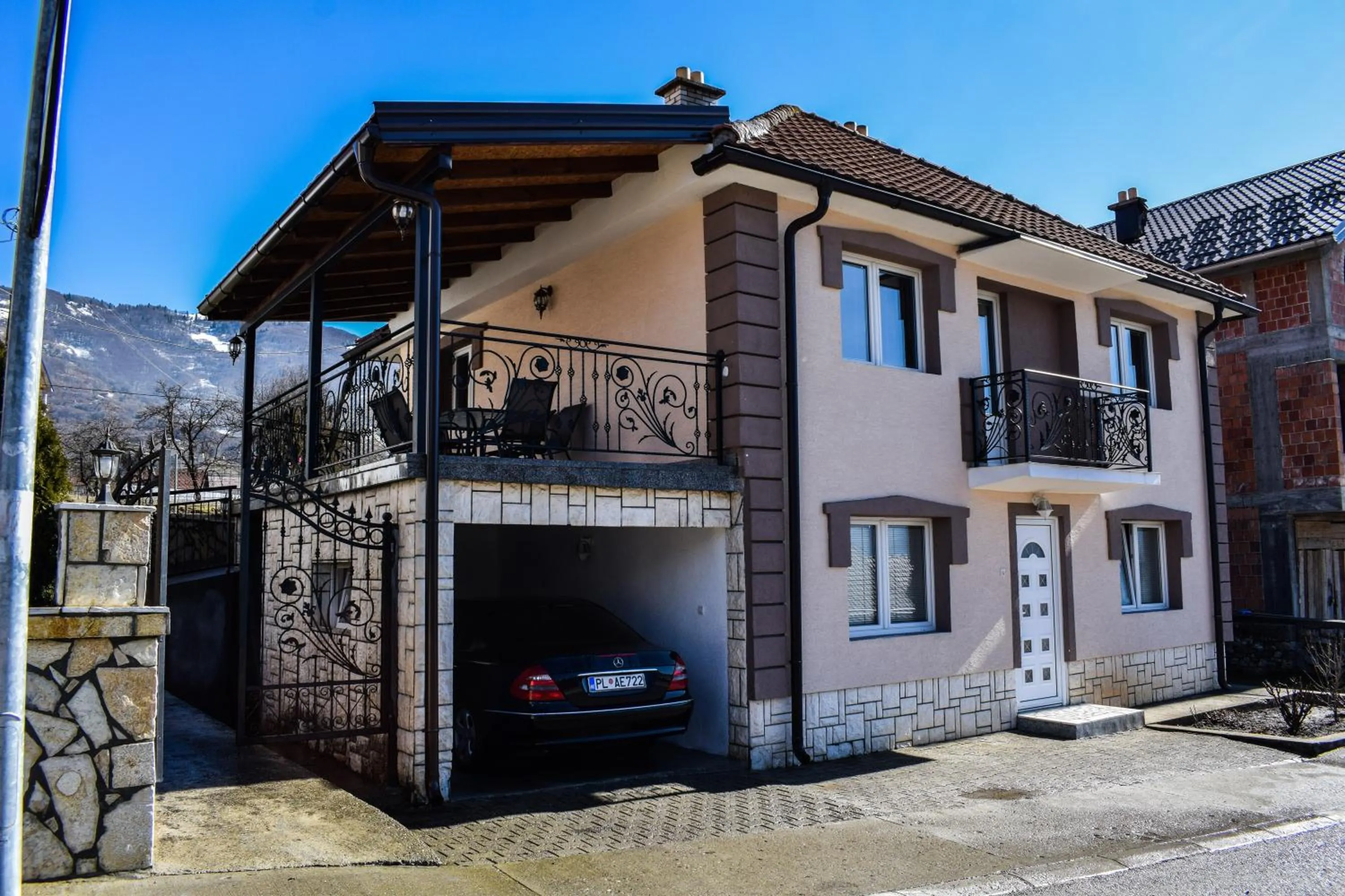 Ema Guest House