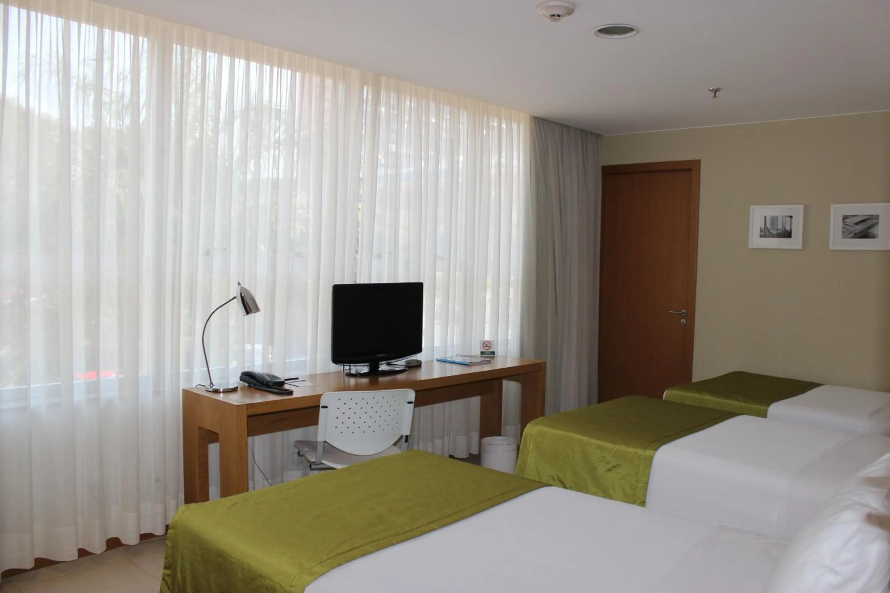 TV and multimedia, Bed in Naoum Hotel