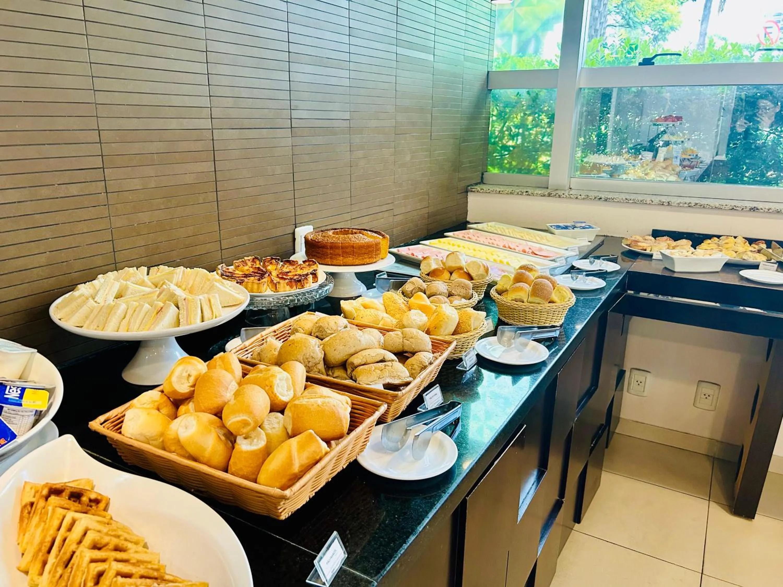 Food and drinks in Naoum Hotel