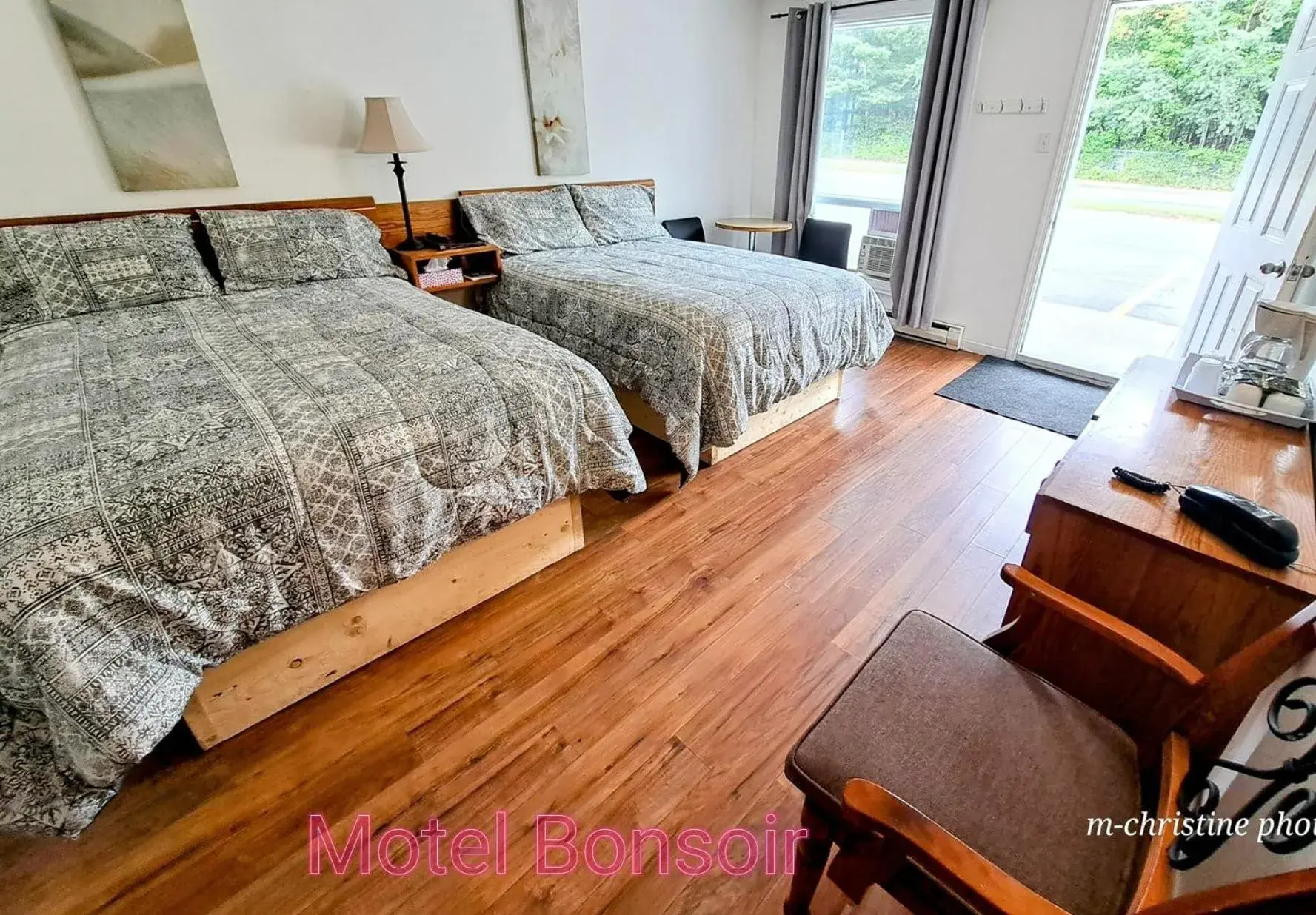 Double Room with Two Double Beds in Motel Bonsoir Double Room with Two Double Beds in Motel Bonsoir