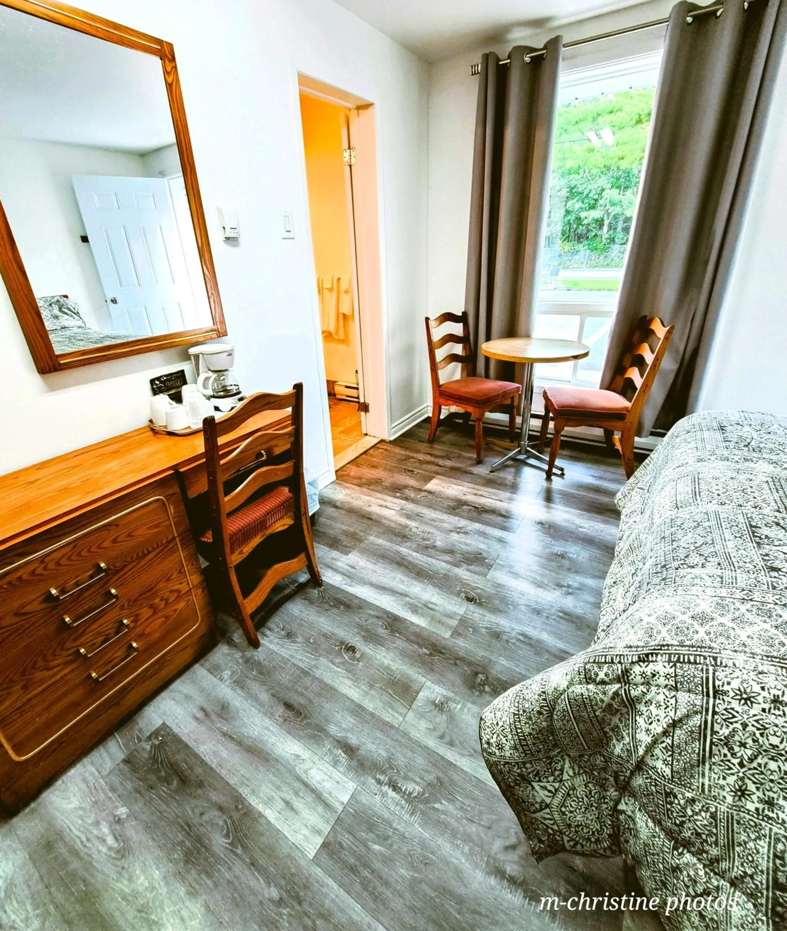 Photo of the whole room in Motel Bonsoir