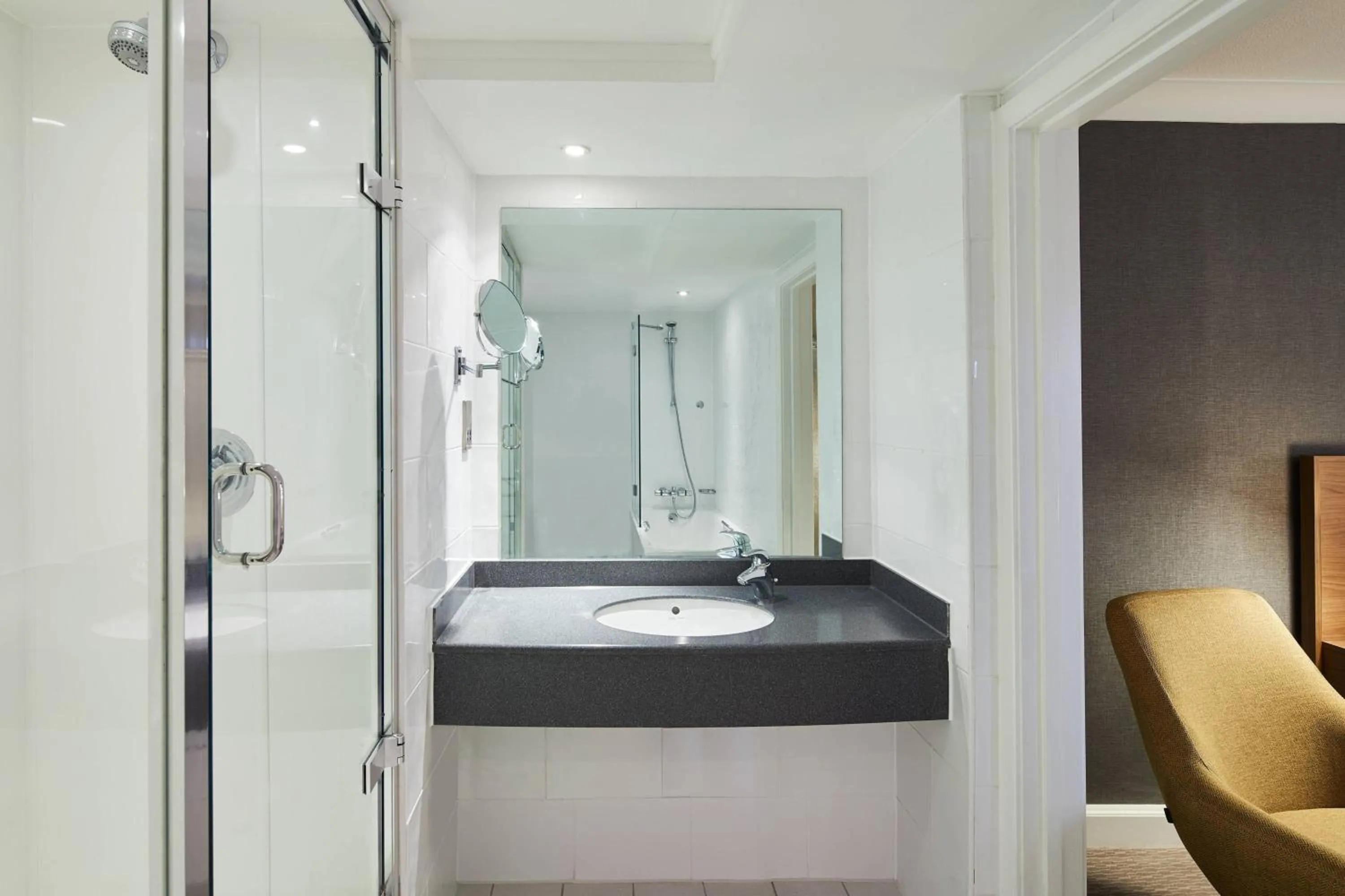 Bathroom in Cardiff Marriott Hotel