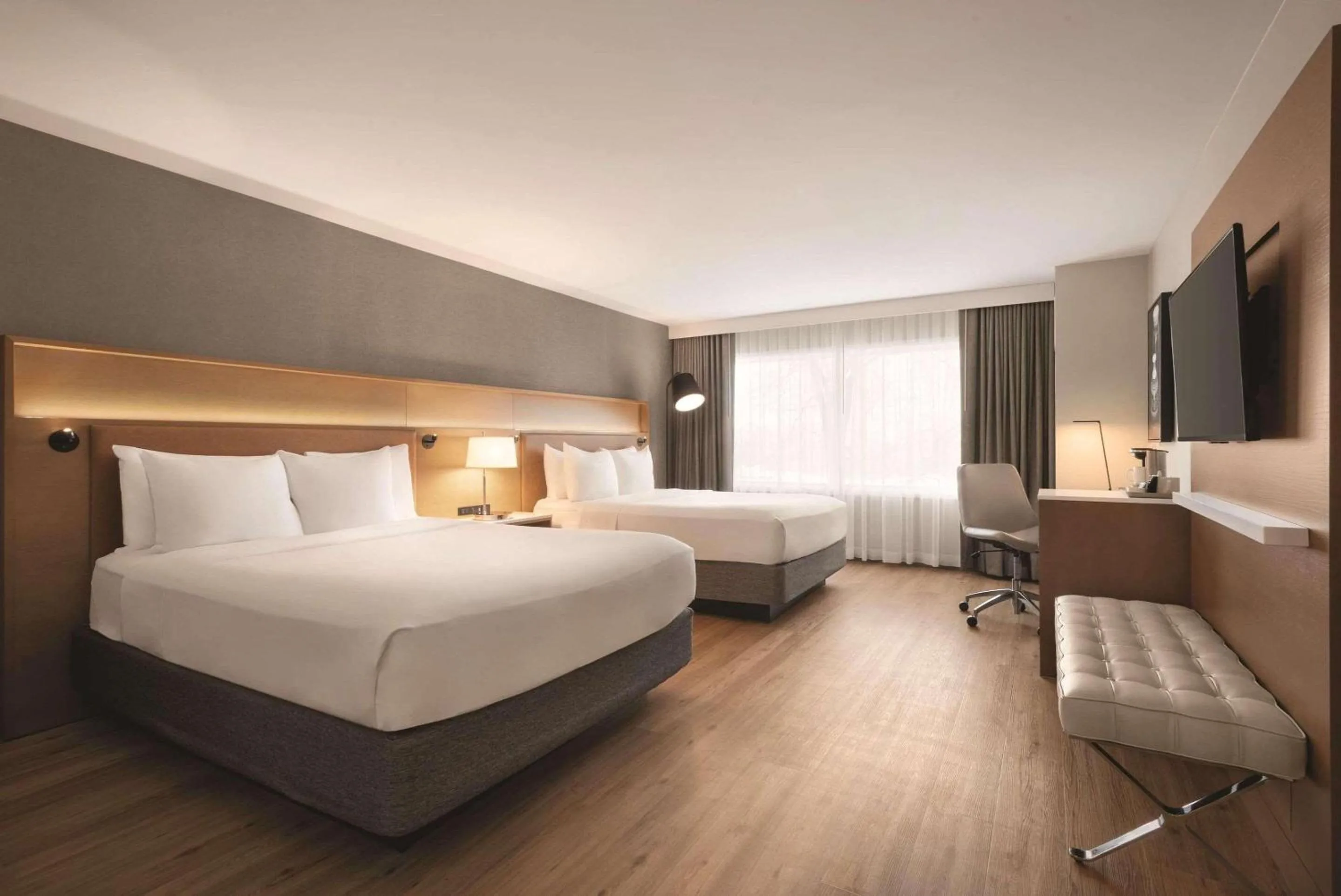 Bedroom, Bed in Oneida Casino Hotel