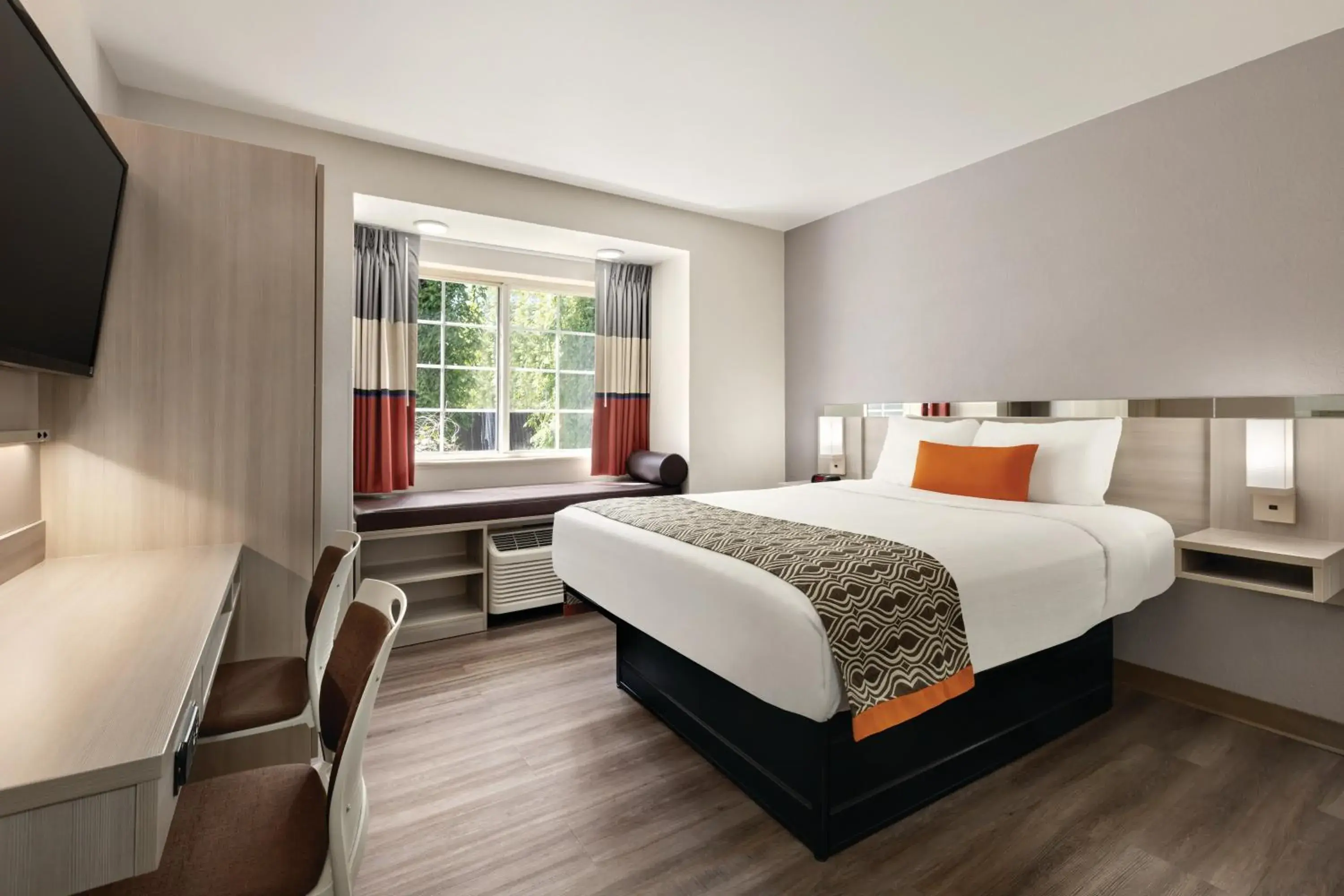 Queen Room - Non-Smoking in Microtel Inn & Suites by Wyndham Raleigh Queen Room - Non-Smoking in Microtel Inn & Suites by Wyndham Raleigh