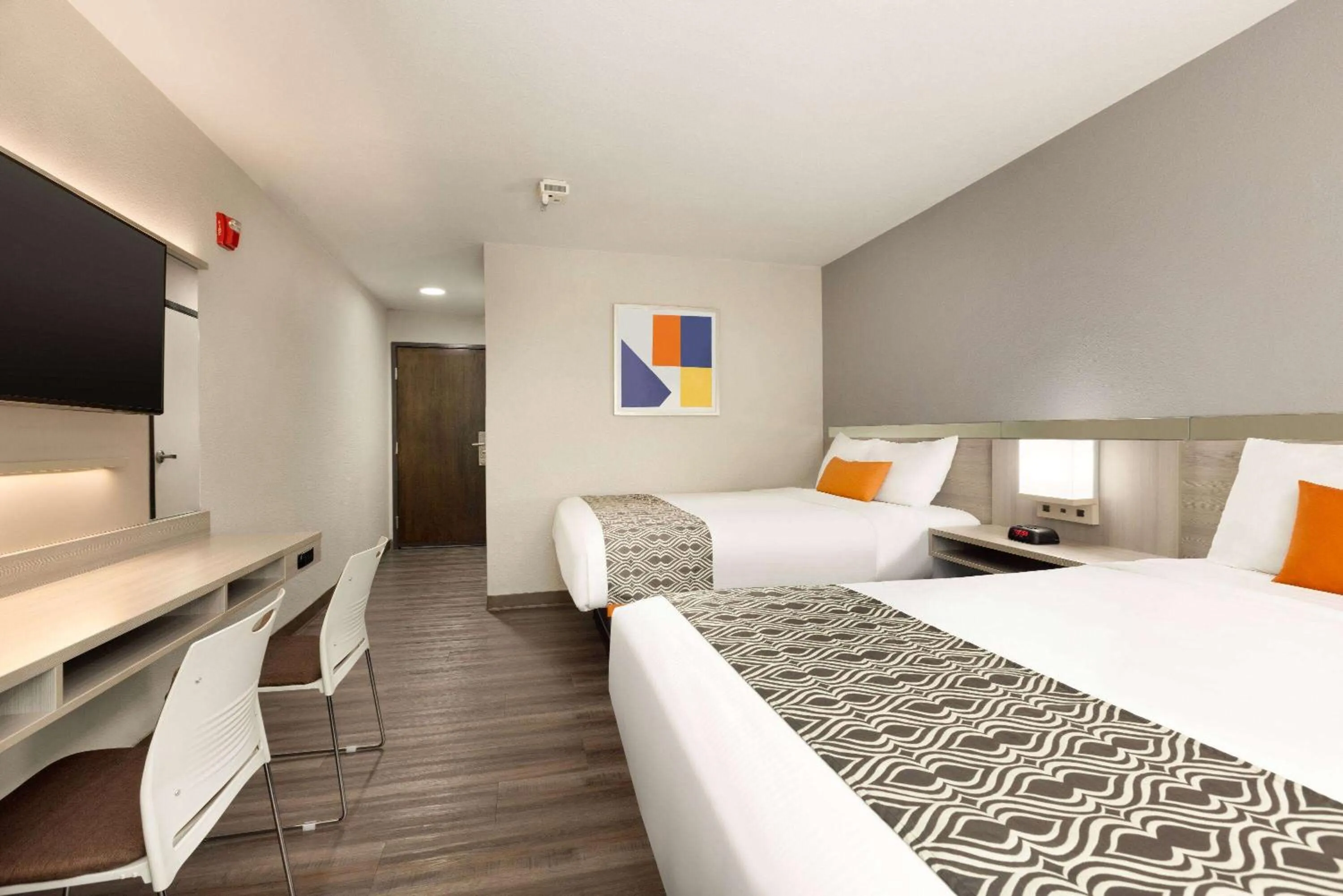 Photo of the whole room, Bed in Microtel Inn & Suites by Wyndham Raleigh