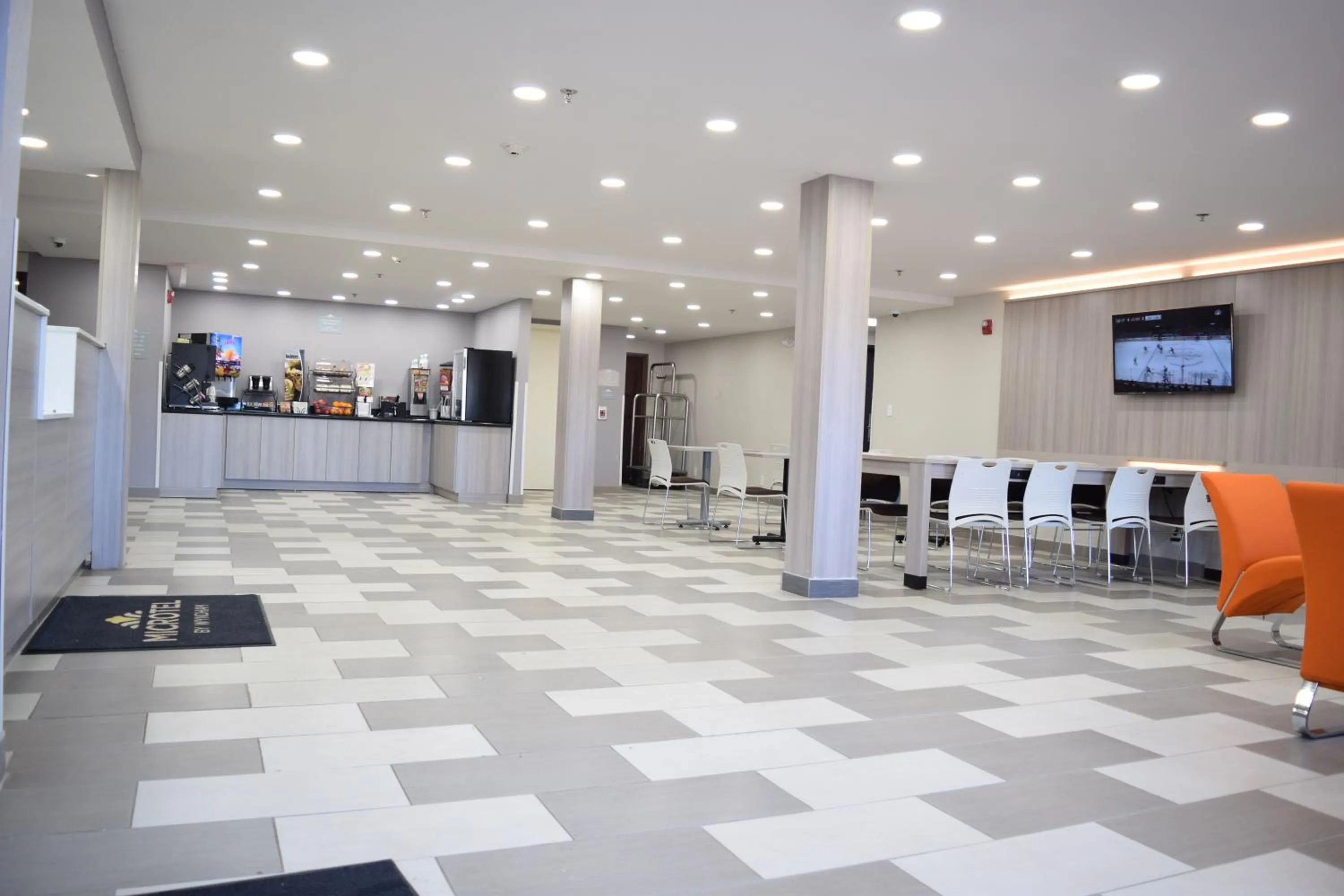 Dining area in Microtel Inn & Suites by Wyndham Raleigh
