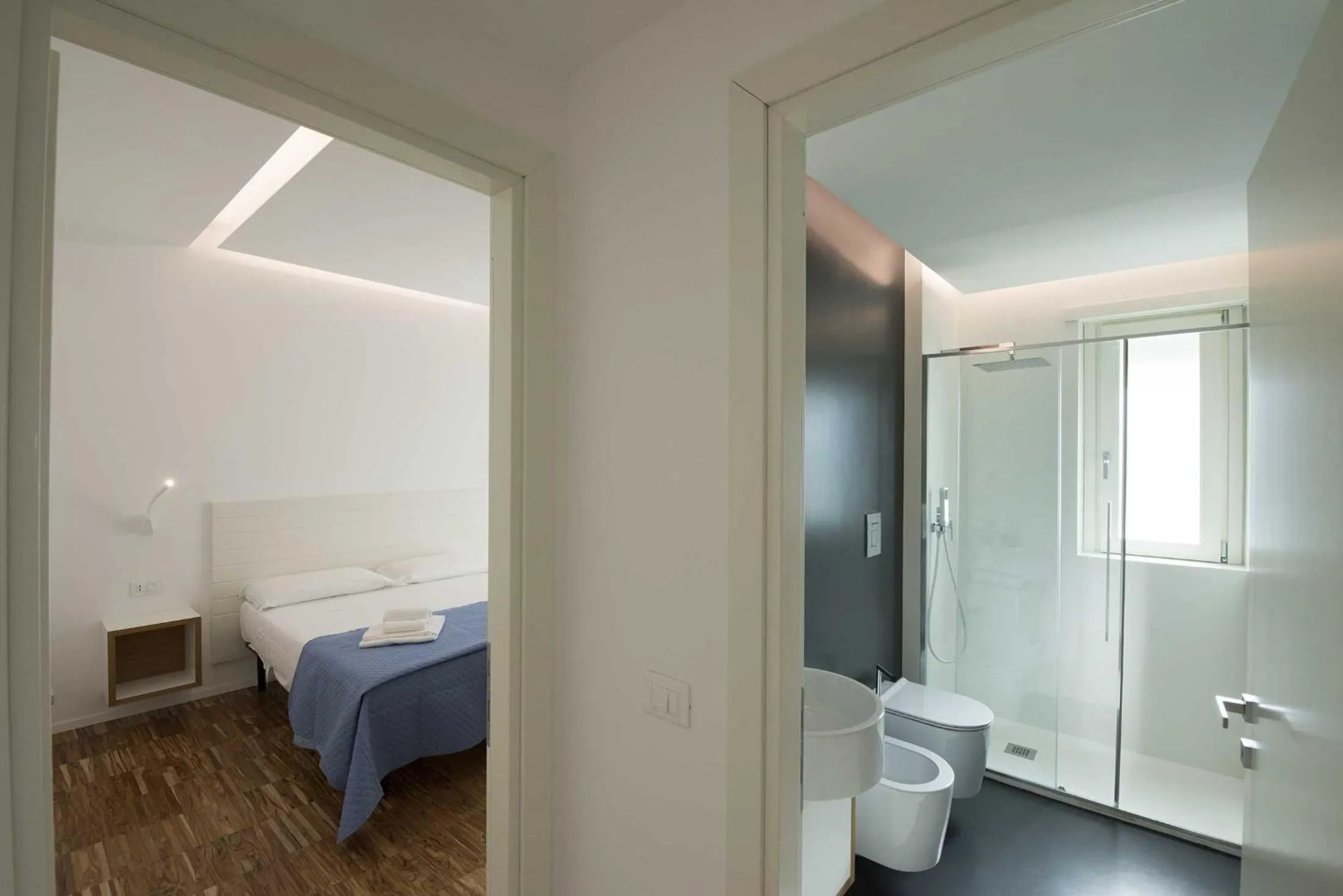 Bathroom, Bed in apARTments Sperlonga