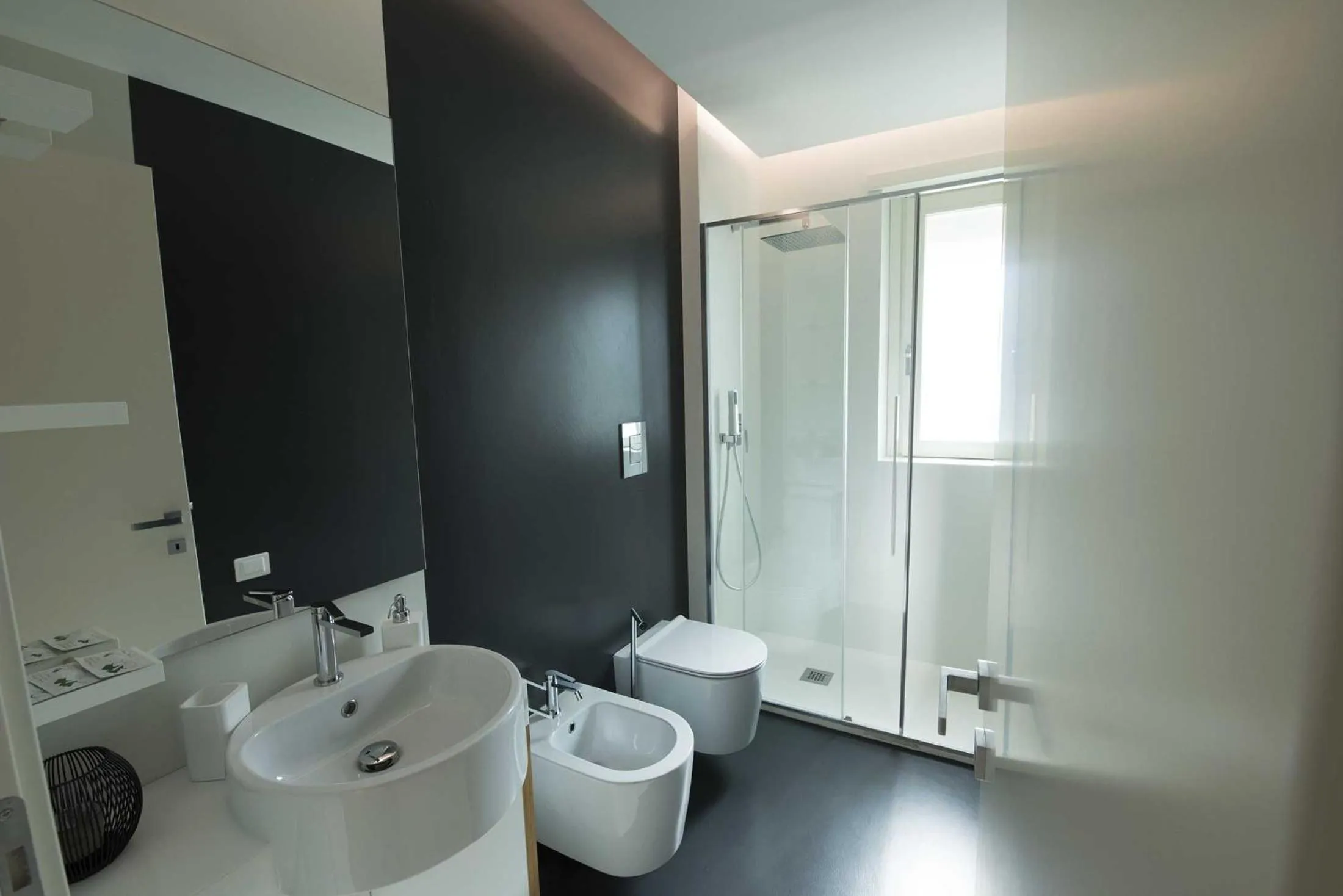 Shower in apARTments Sperlonga