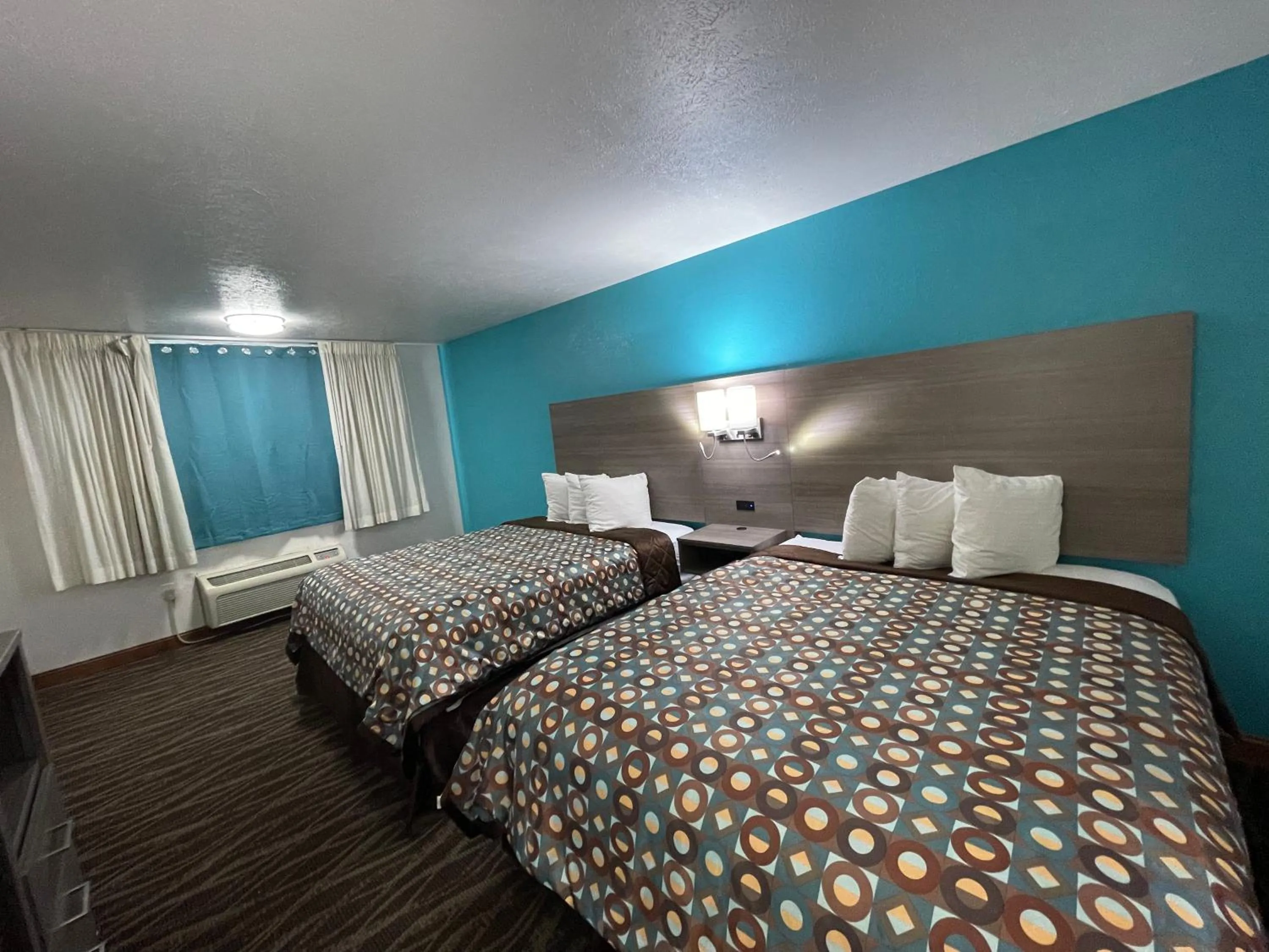 Bedroom, Bed in Baymont by Wyndham Bellevue - Omaha