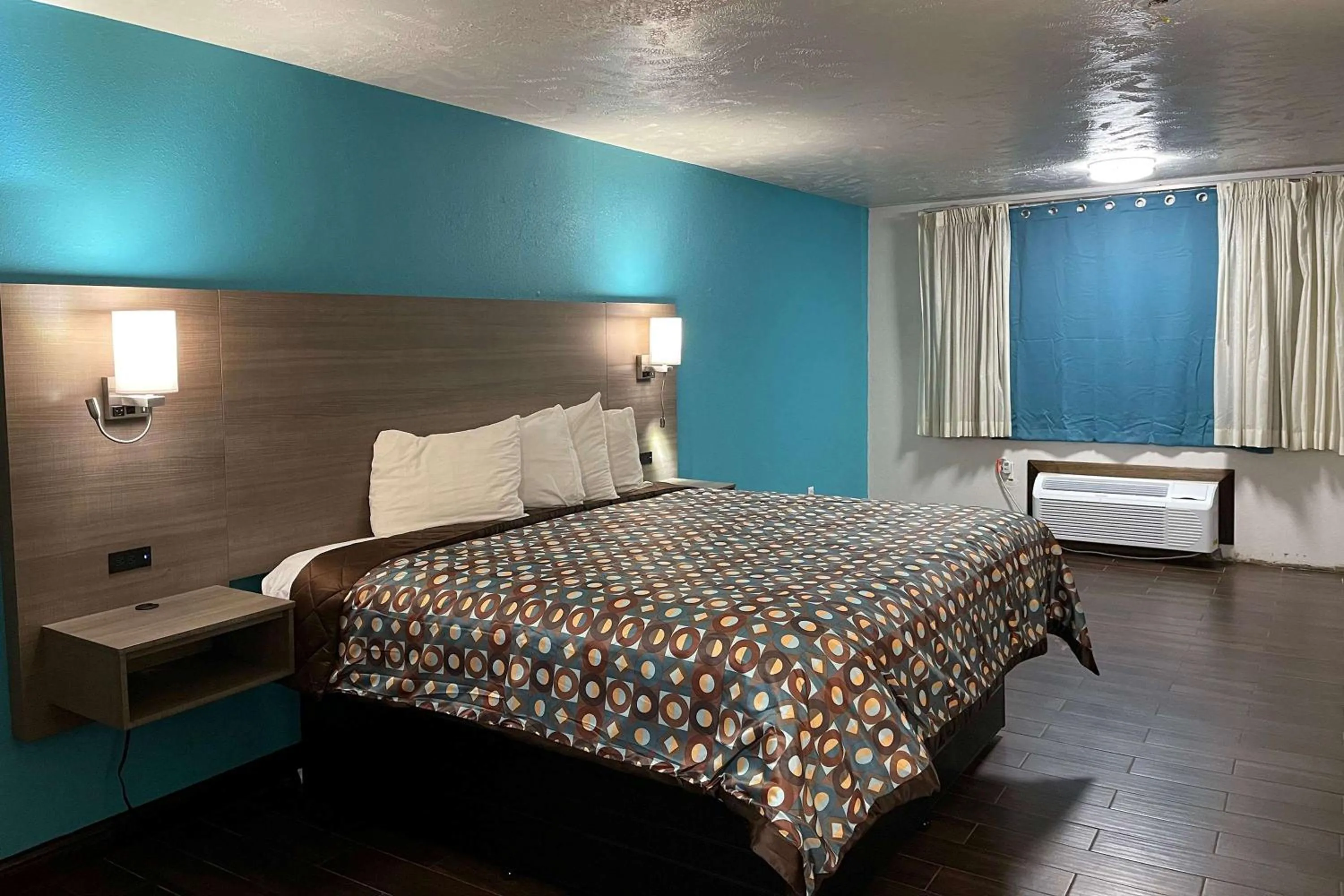 Photo of the whole room, Bed in Baymont by Wyndham Bellevue - Omaha