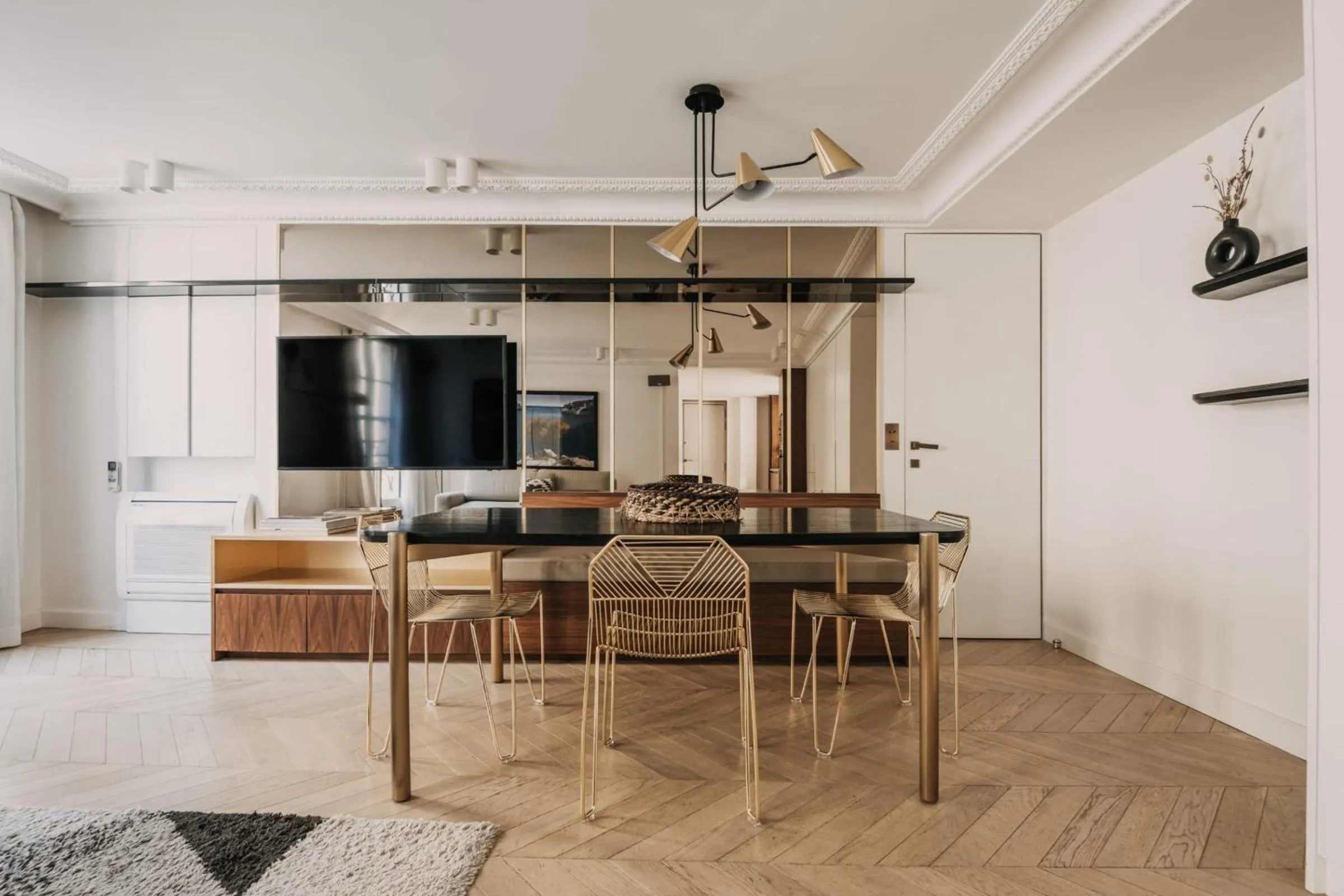 Dining area in HIGHSTAY - Luxury Serviced Apartments - Place Vendôme