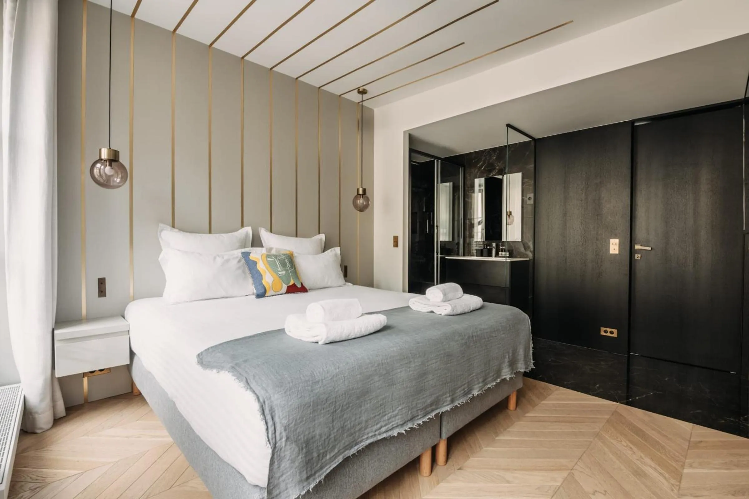 Bedroom, Bed in HIGHSTAY - Luxury Serviced Apartments - Place Vendôme