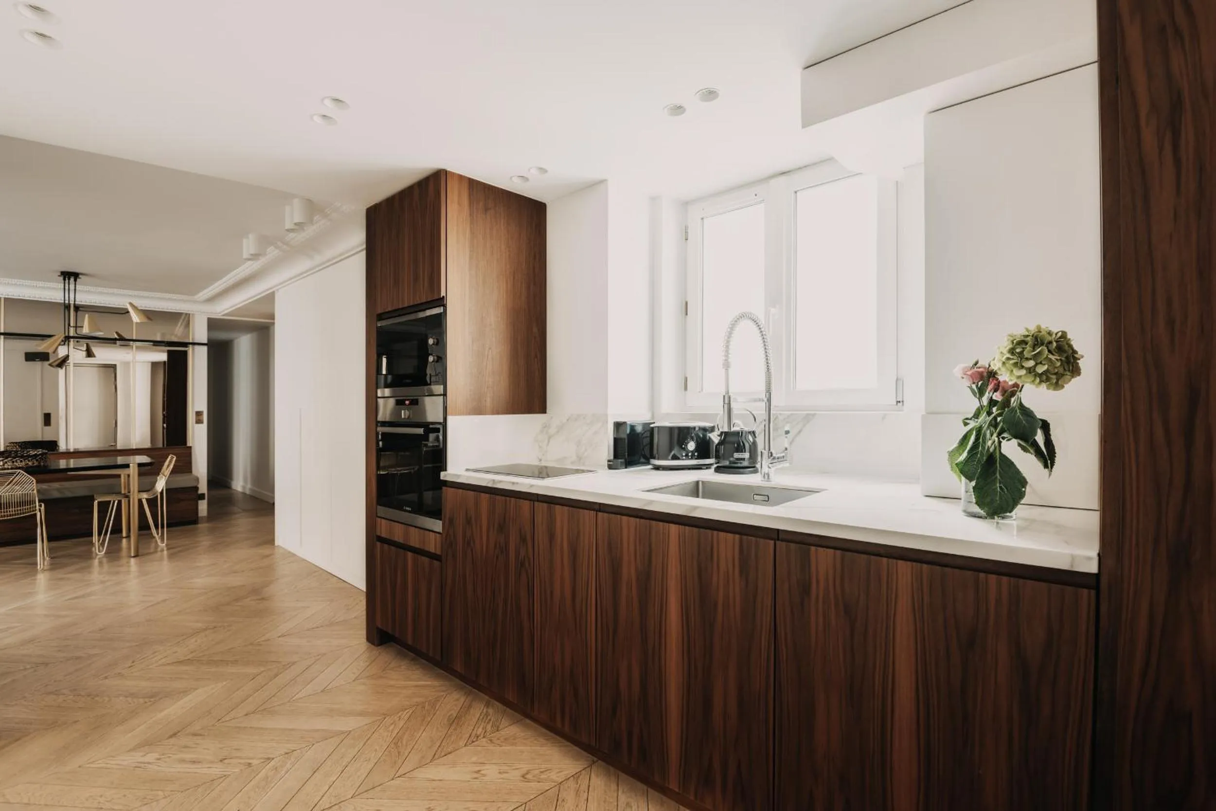 Kitchen or kitchenette in HIGHSTAY - Luxury Serviced Apartments - Place Vendôme