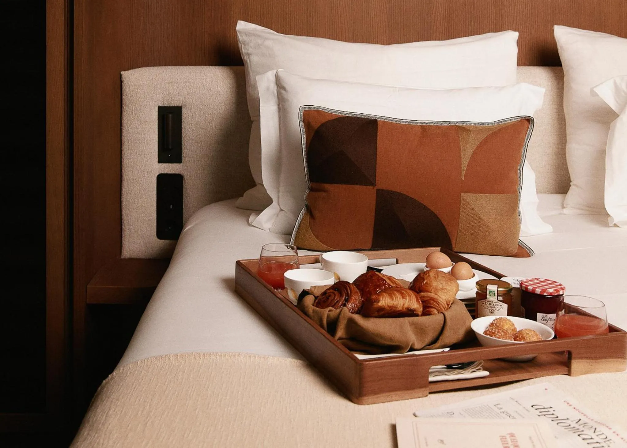 Breakfast, Bed in HIGHSTAY - Luxury Serviced Apartments - Place Vendôme