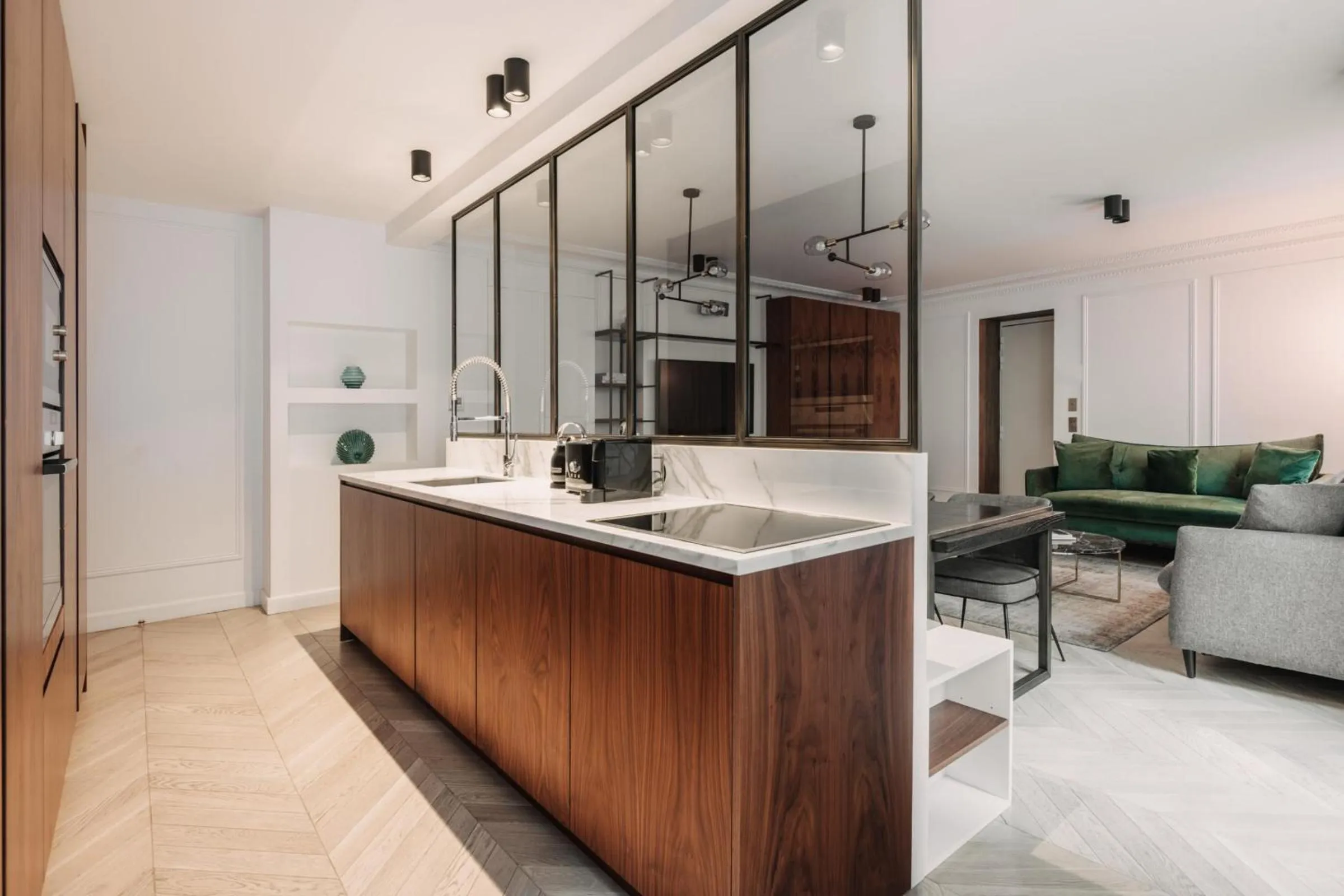 Kitchen or kitchenette in HIGHSTAY - Luxury Serviced Apartments - Place Vendôme