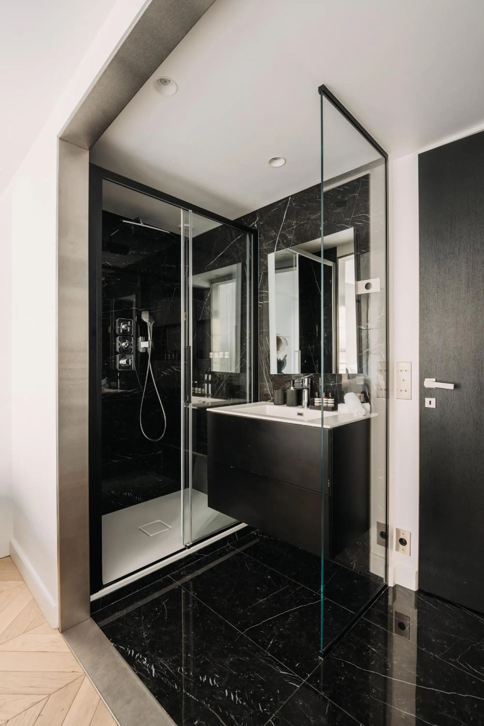 Bathroom in HIGHSTAY - Luxury Serviced Apartments - Place Vendôme