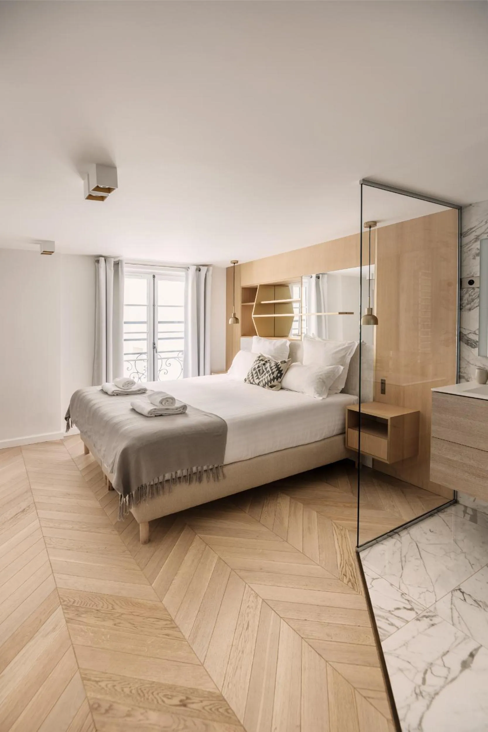 Bed in HIGHSTAY - Luxury Serviced Apartments - Place Vendôme