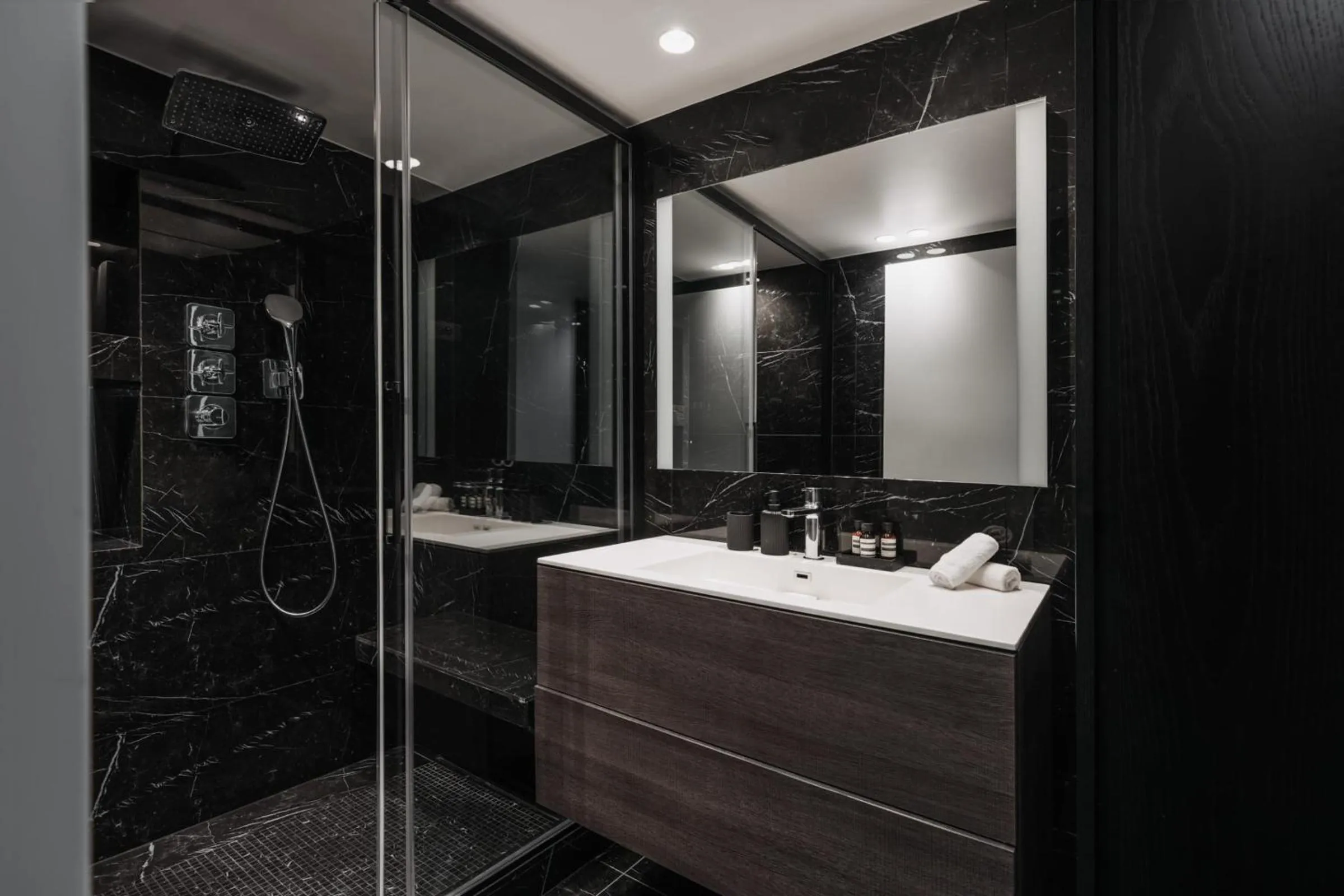 Bathroom in HIGHSTAY - Luxury Serviced Apartments - Place Vendôme