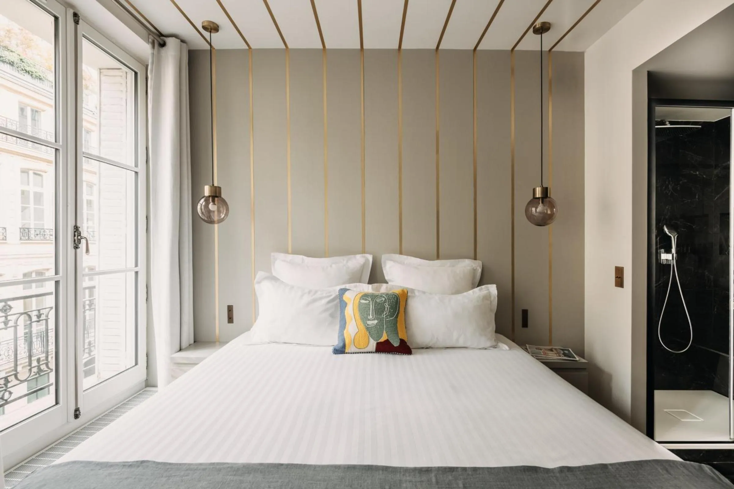 Bedroom, Bed in HIGHSTAY - Luxury Serviced Apartments - Place Vendôme