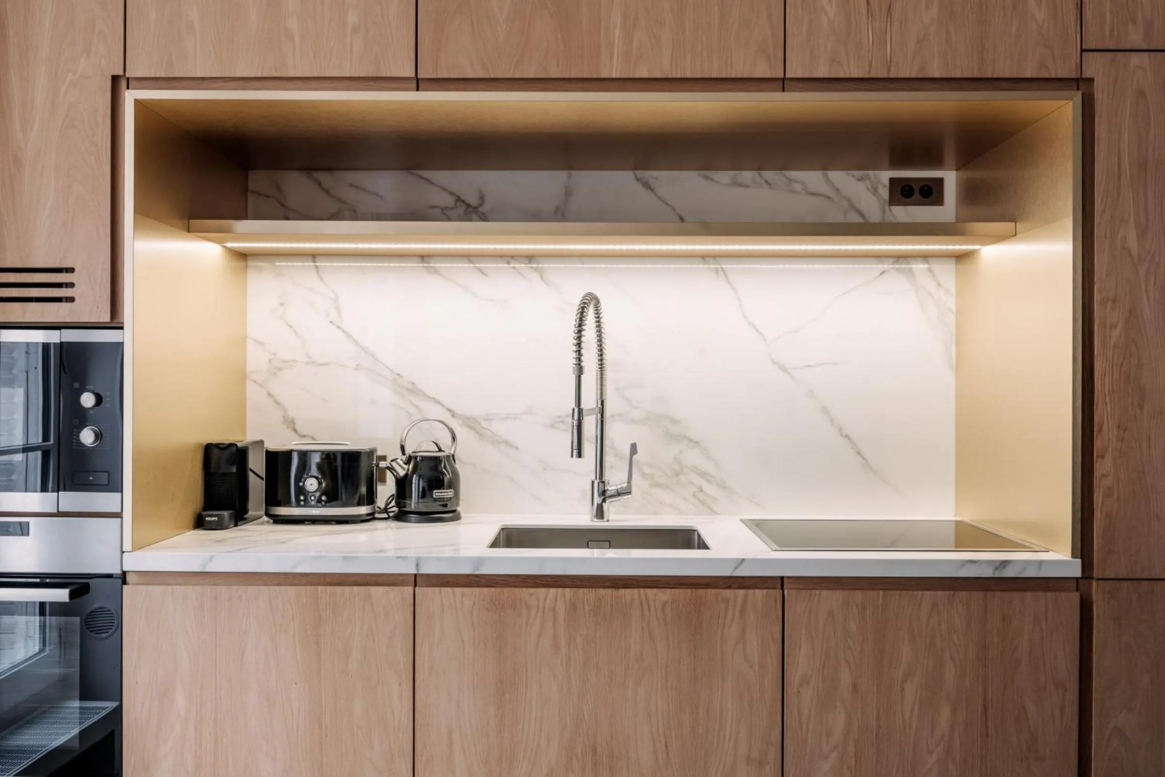 Kitchen or kitchenette in HIGHSTAY - Luxury Serviced Apartments - Place Vendôme