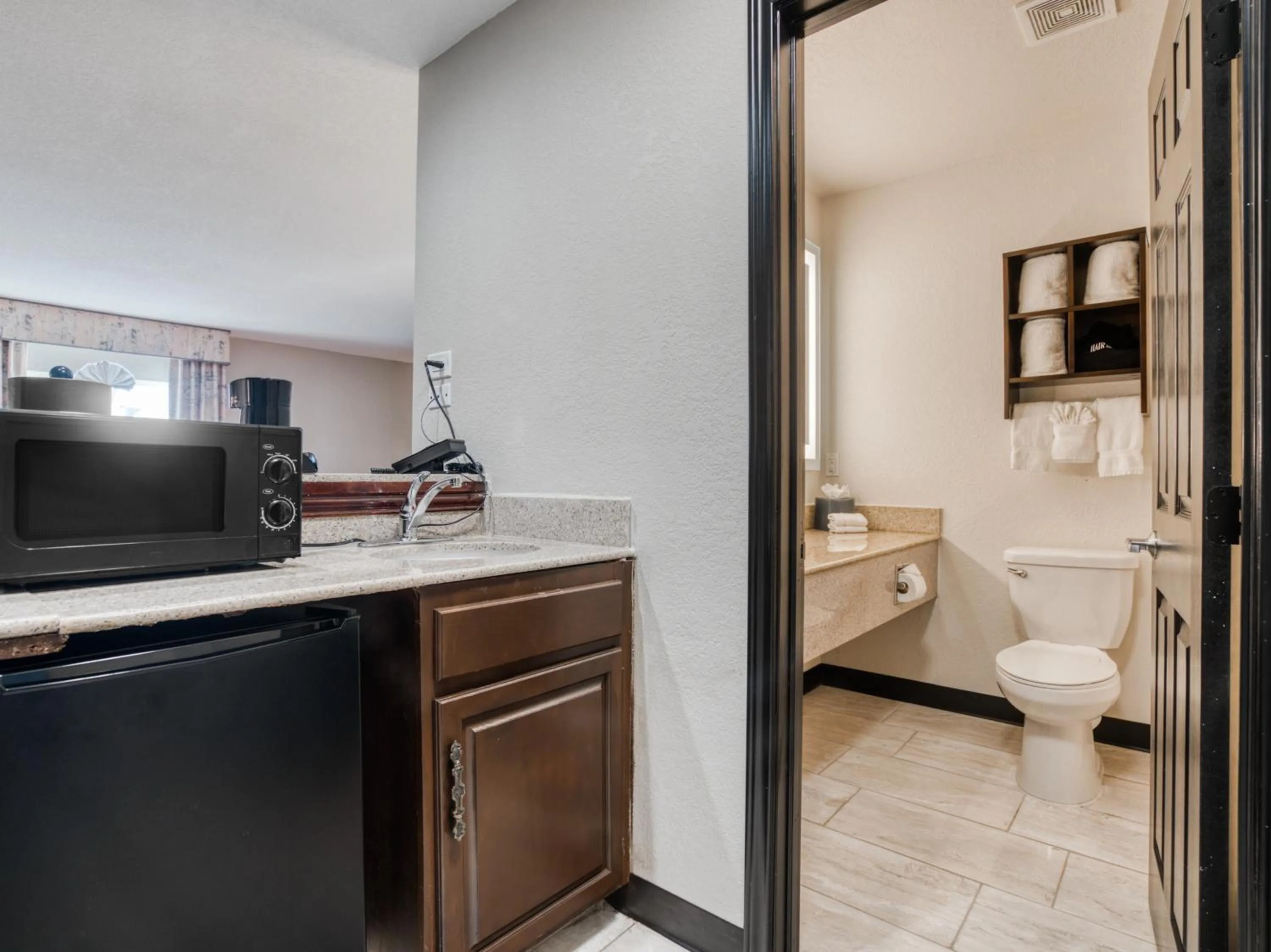 Bathroom in Alexis Hotel & Banquets Dallas Park Central Galleria