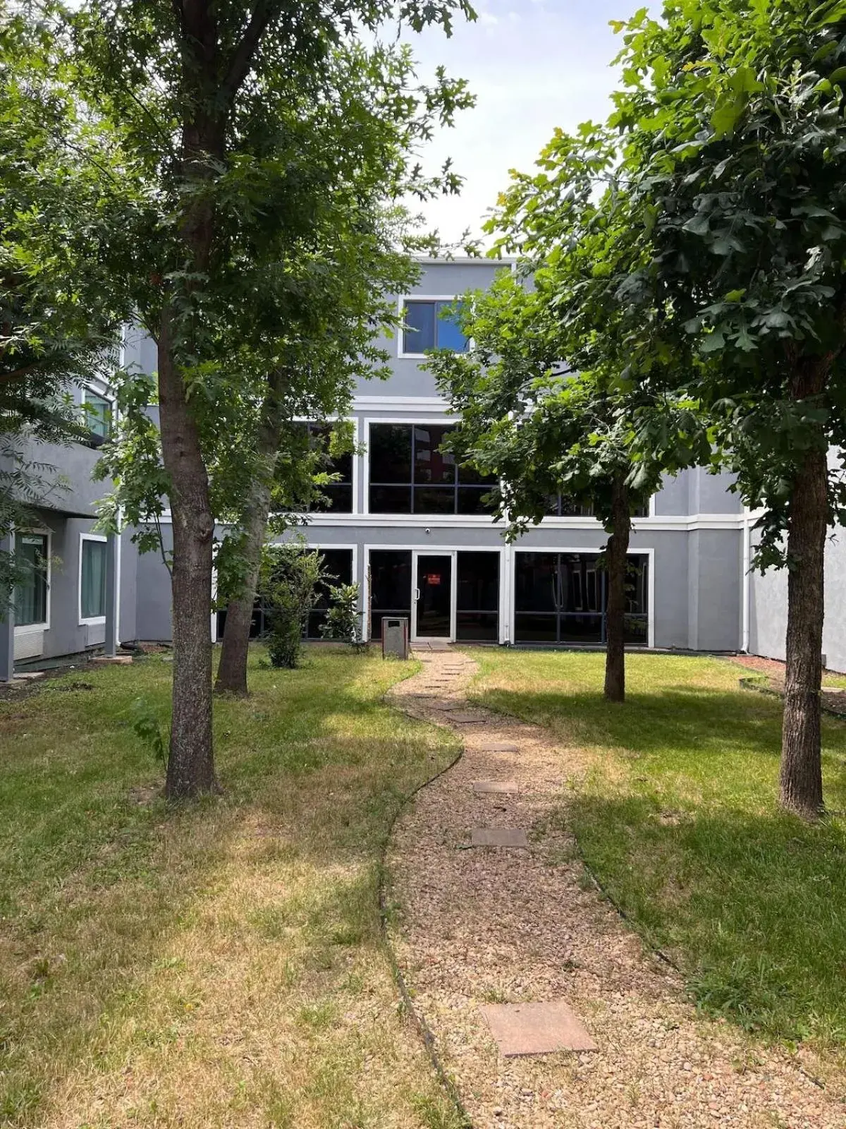 Garden view in Alexis Hotel & Banquets Dallas Park Central Galleria Garden view in Alexis Hotel & Banquets Dallas Park Central Galleria