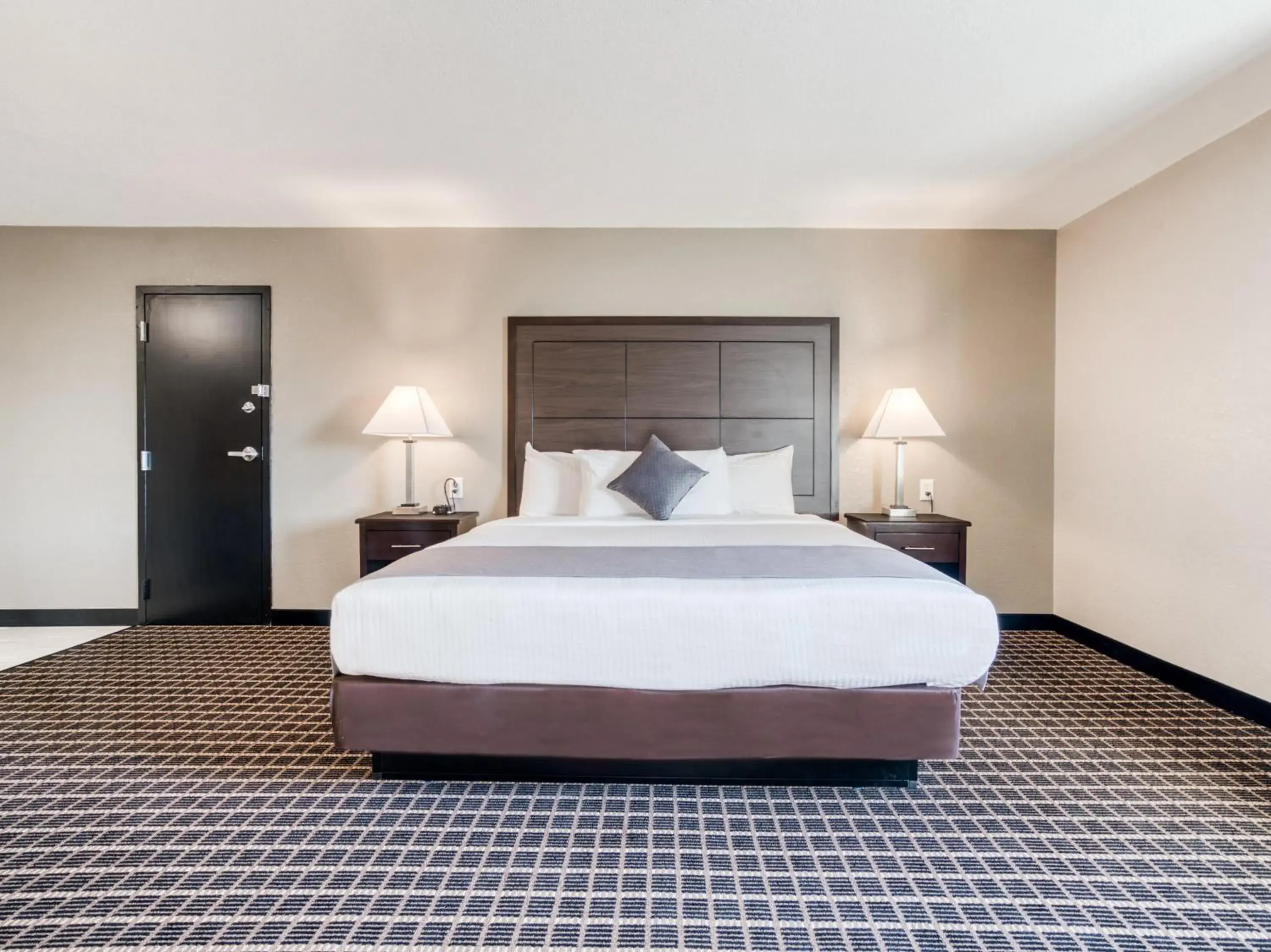 Bedroom, Bed in Alexis Hotel & Banquets Dallas Park Central Galleria Bedroom, Bed in Alexis Hotel & Banquets Dallas Park Central Galleria