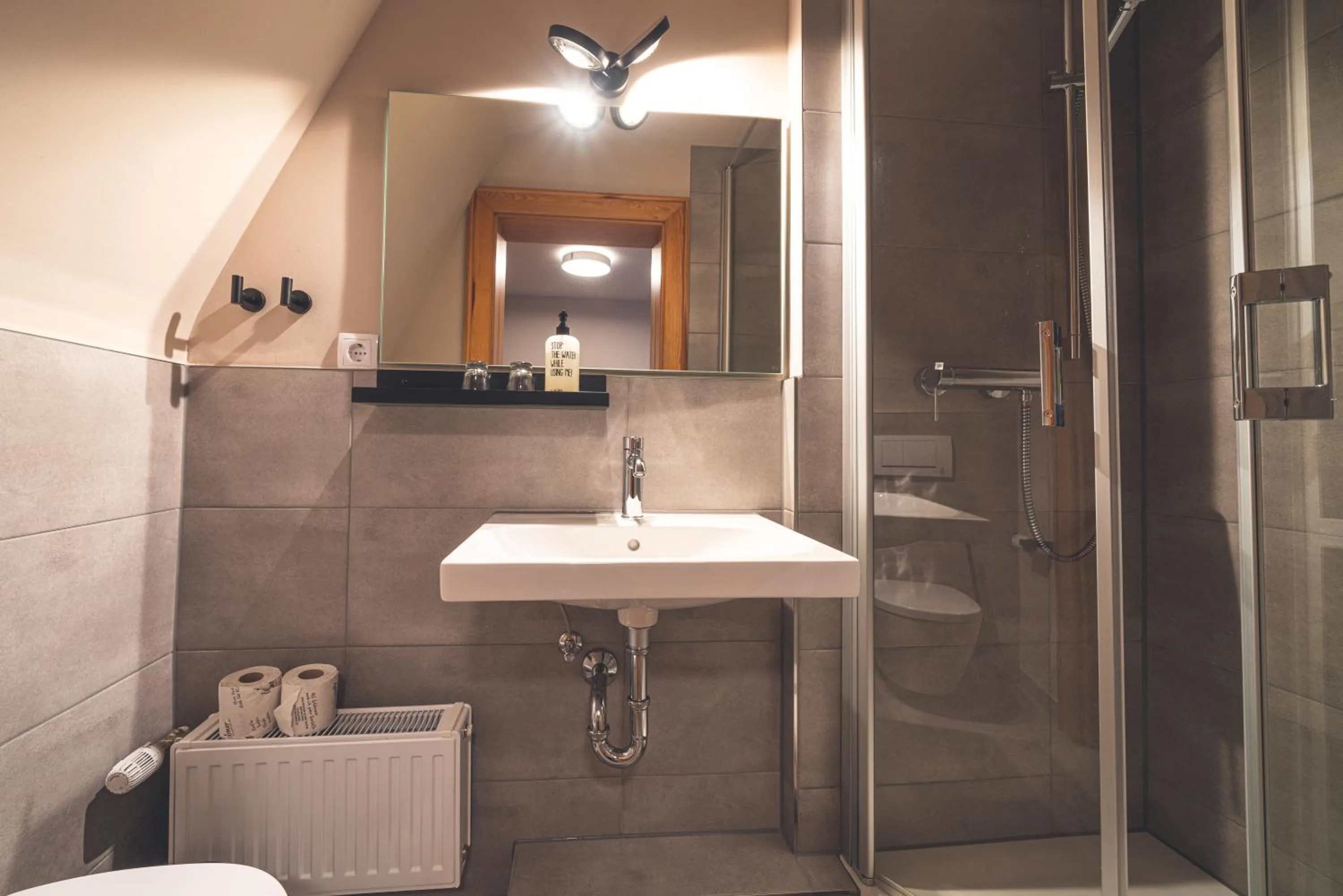 Toilet in Landart Hotel