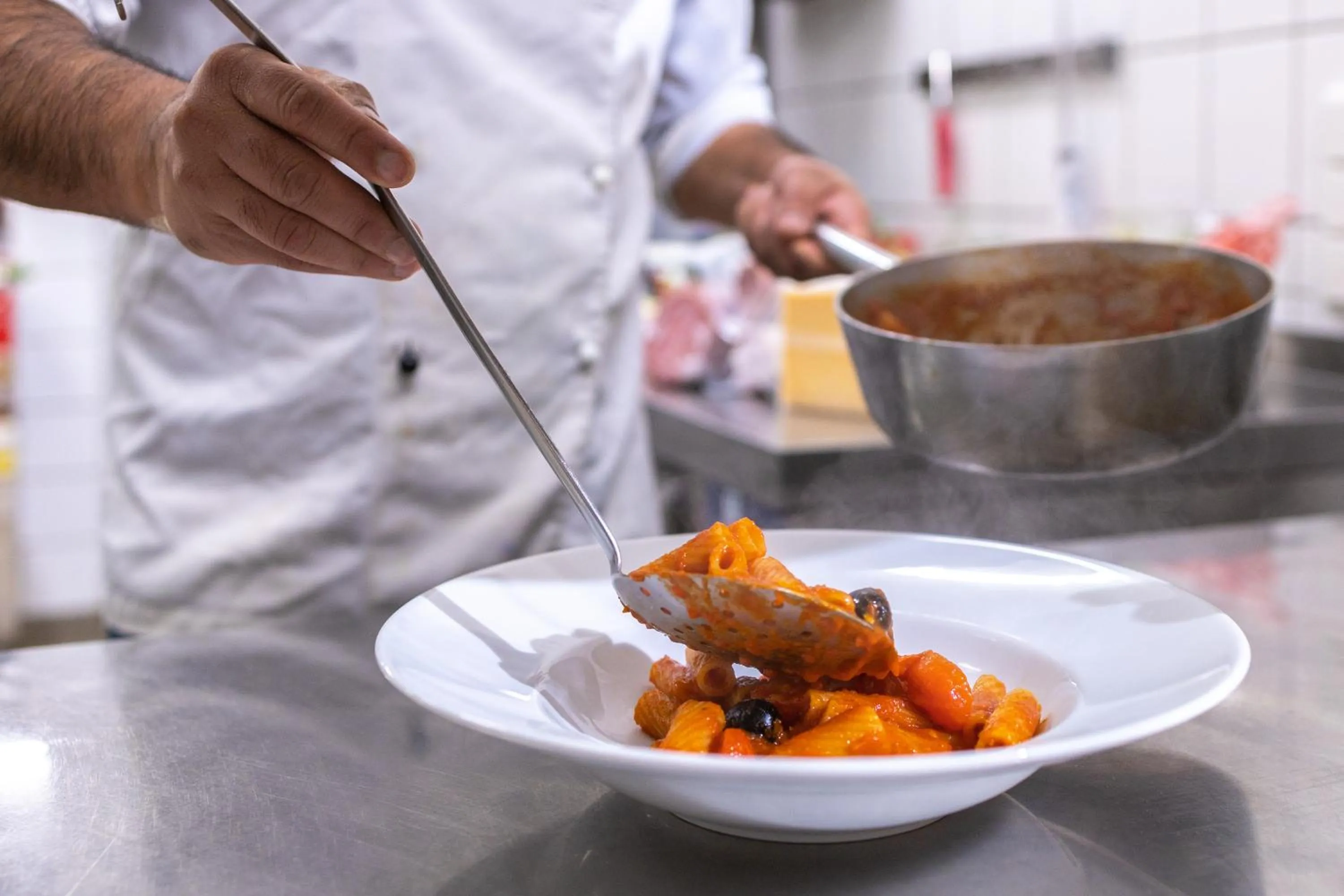 Restaurant/places to eat in Landart Hotel