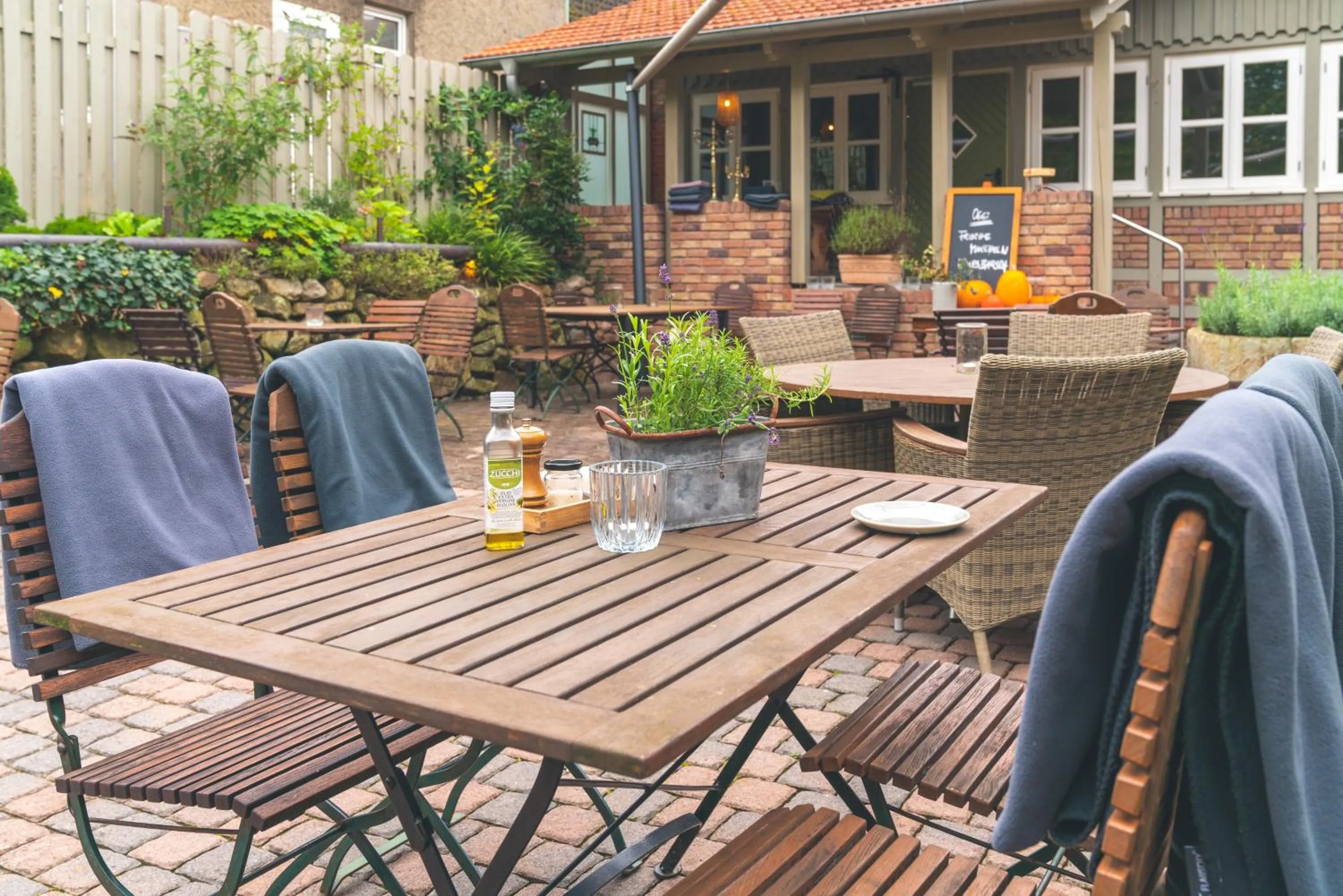 Patio in Landart Hotel