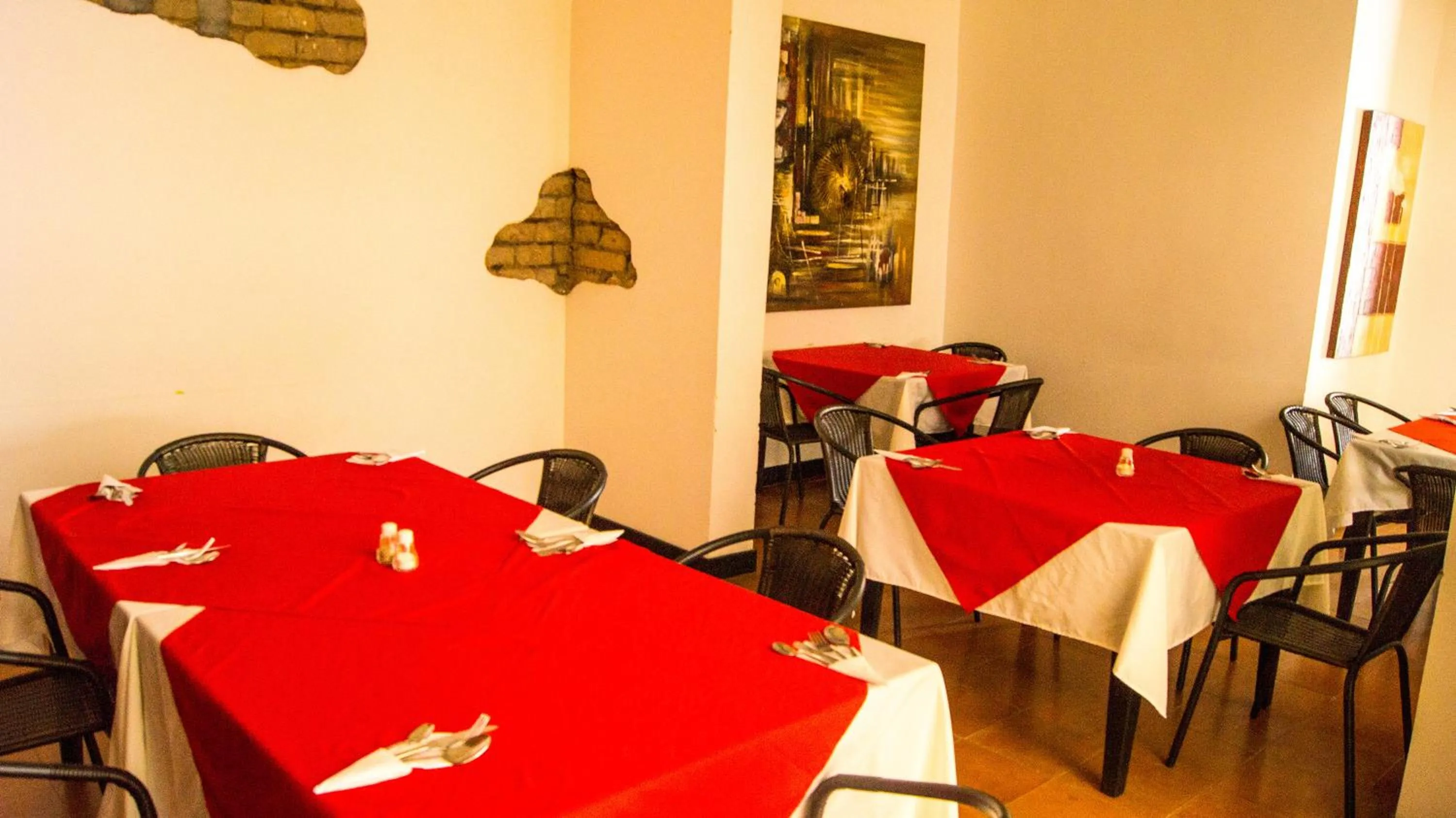 Restaurant/places to eat in Aw Hotel Puerta de San Antonio