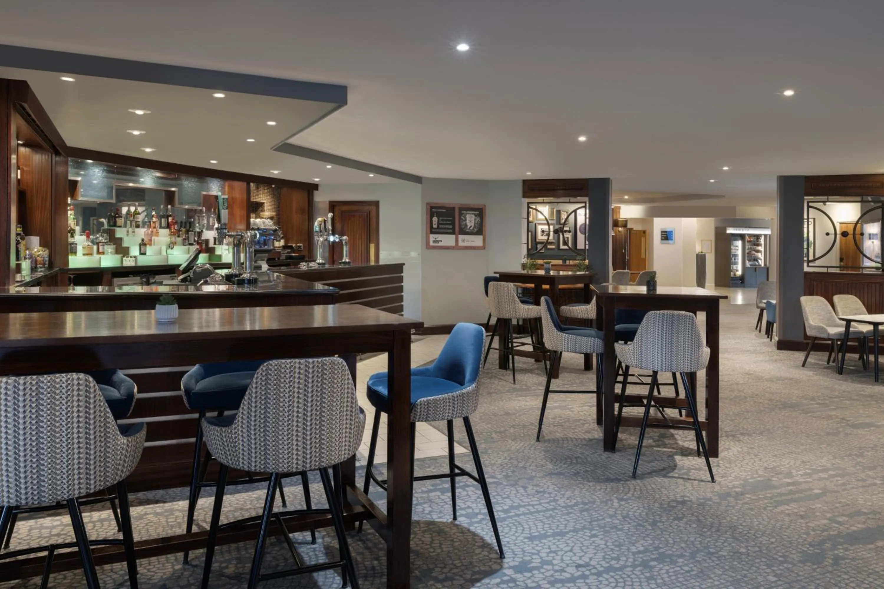 Lounge or bar in Delta Hotels by Marriott Northampton